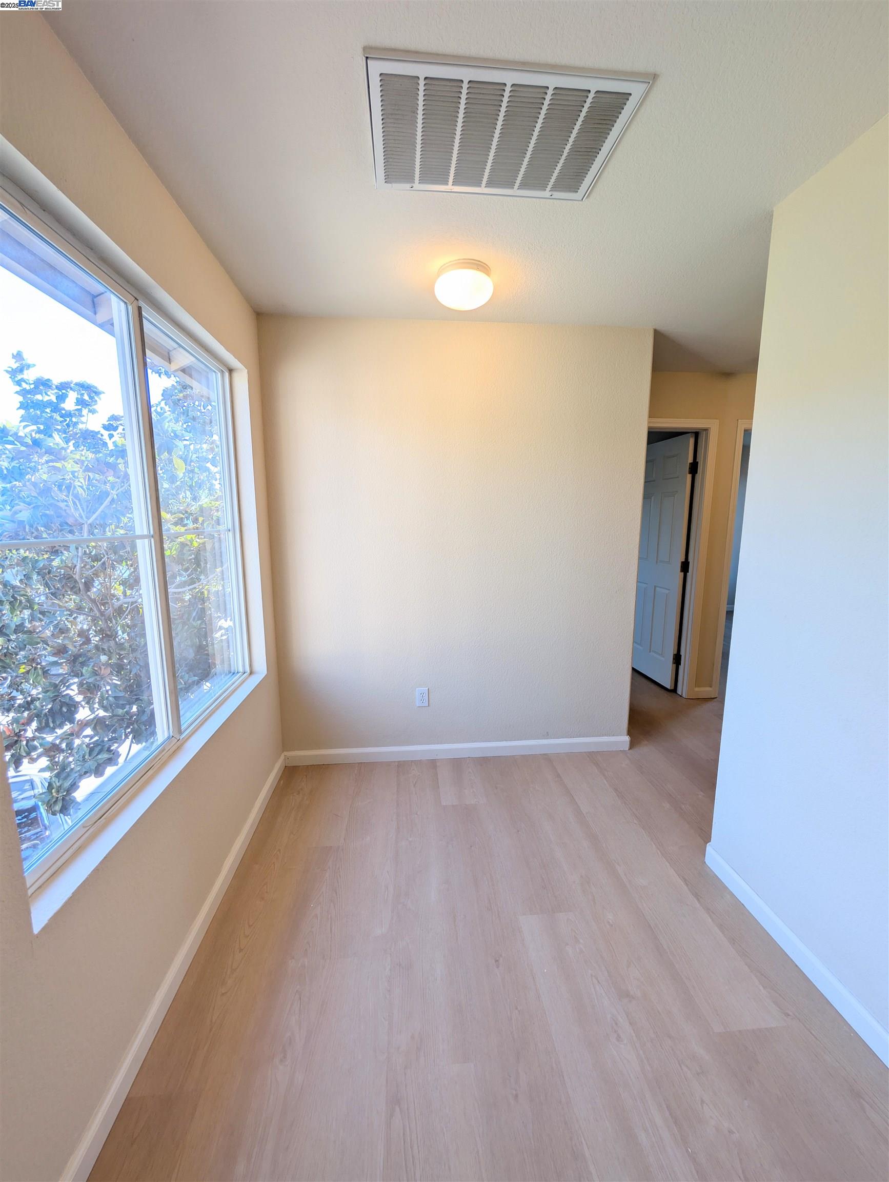 Detail Gallery Image 12 of 33 For 158 Fairview Ave, Bay Point,  CA 94565 - 3 Beds | 2/1 Baths