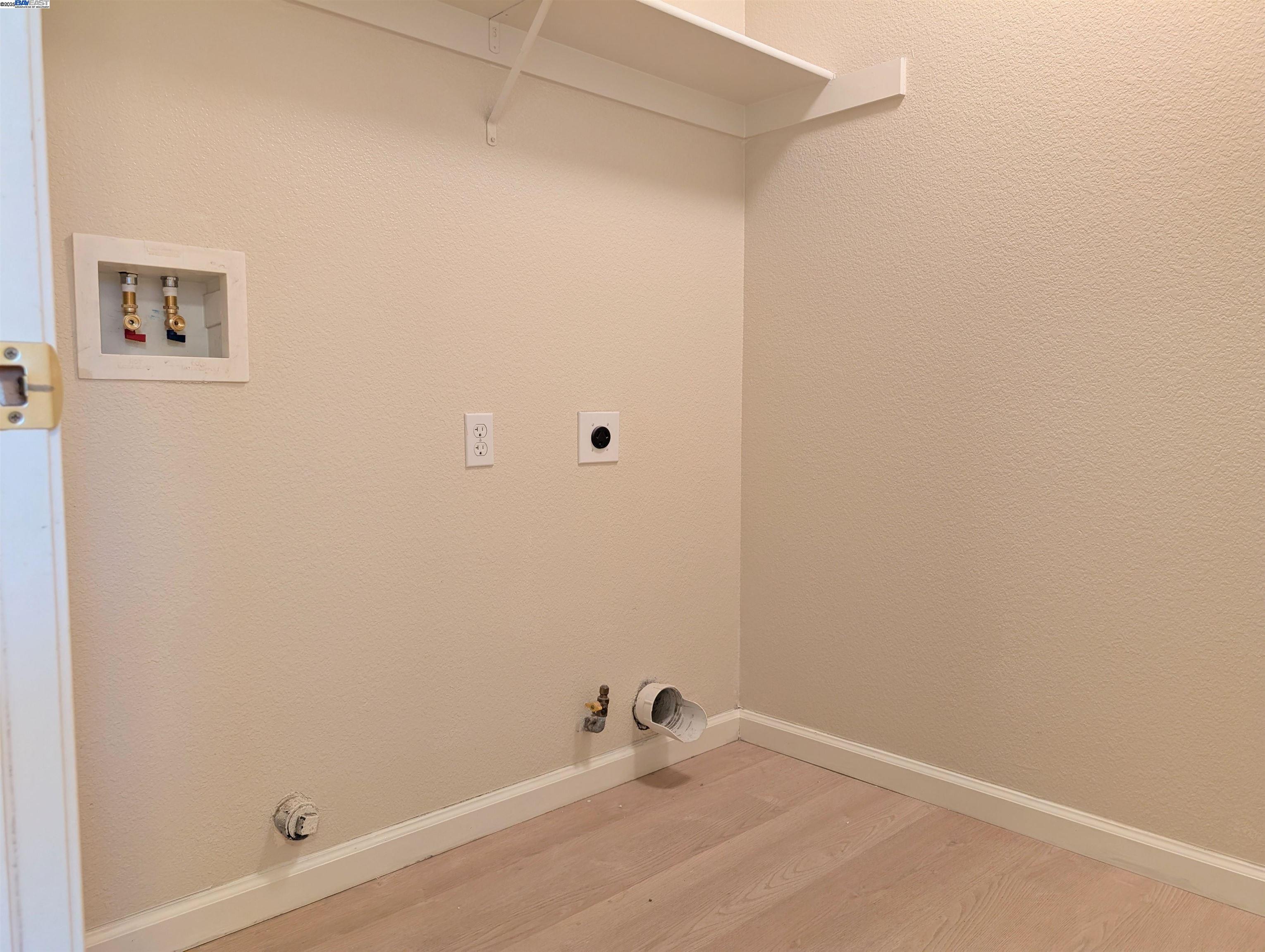 Detail Gallery Image 15 of 33 For 158 Fairview Ave, Bay Point,  CA 94565 - 3 Beds | 2/1 Baths