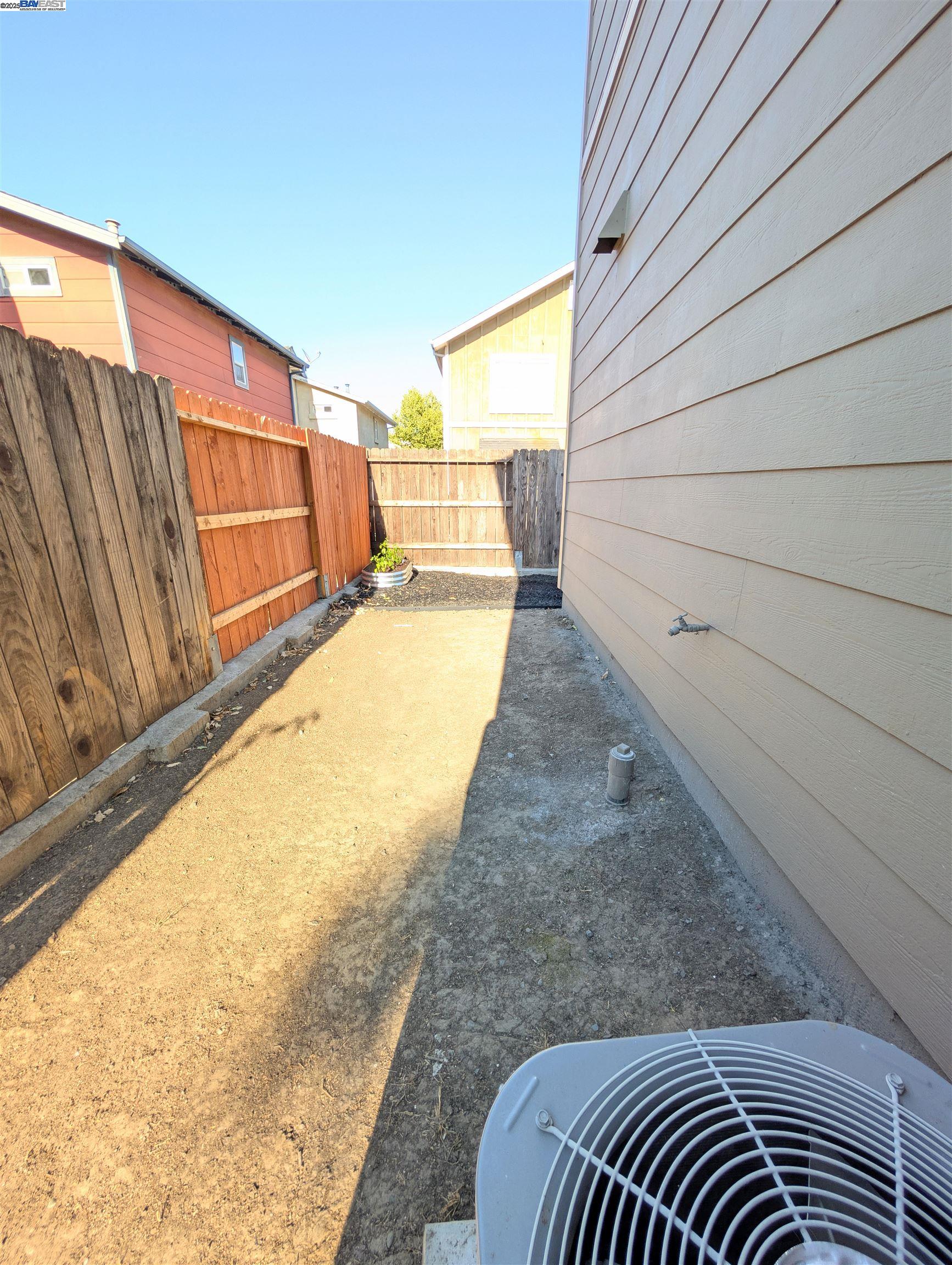 Detail Gallery Image 27 of 33 For 158 Fairview Ave, Bay Point,  CA 94565 - 3 Beds | 2/1 Baths