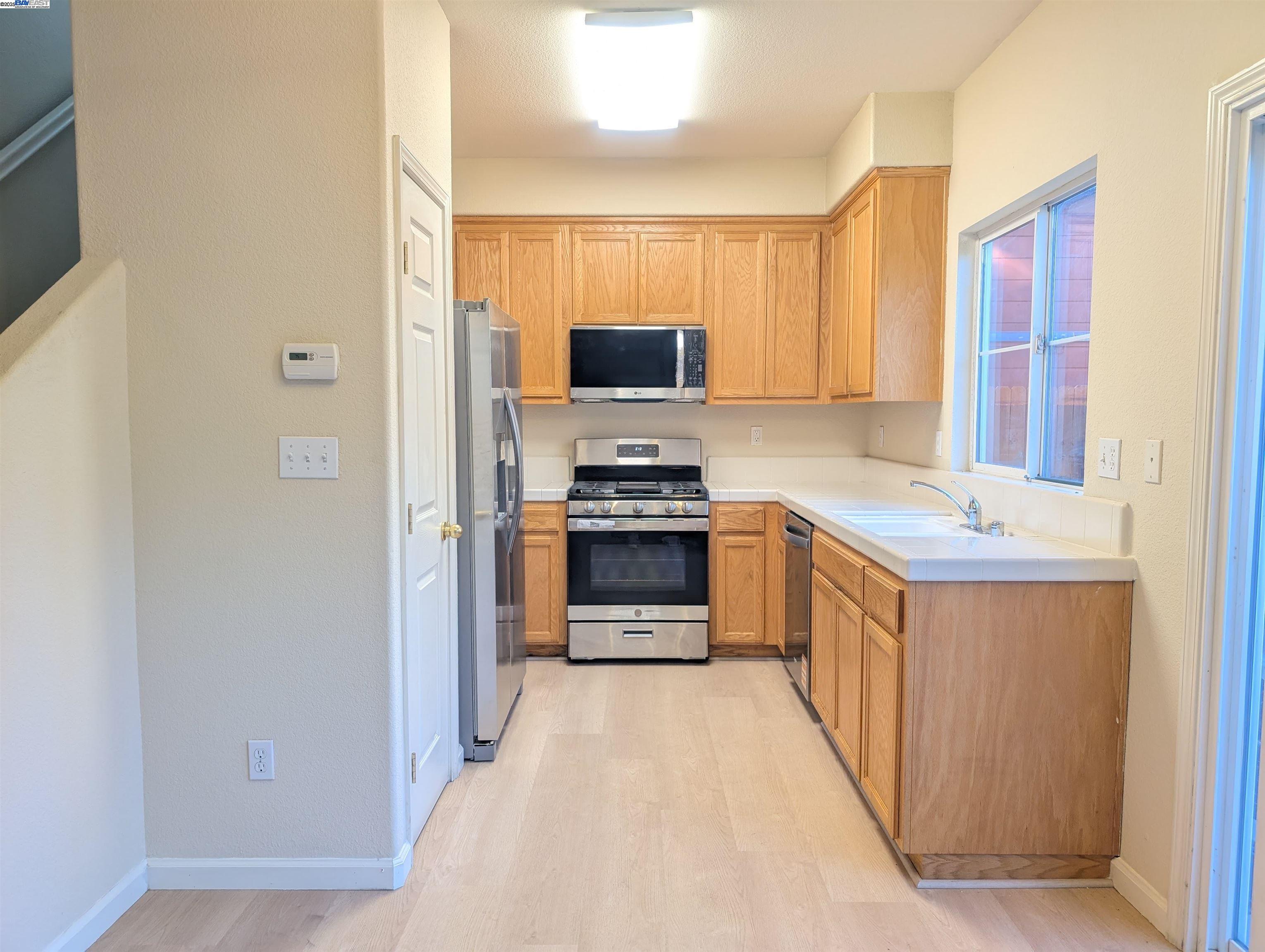 Detail Gallery Image 4 of 12 For 158 Fairview Ave., Bay Point,  CA 94565 - 3 Beds | 2/1 Baths
