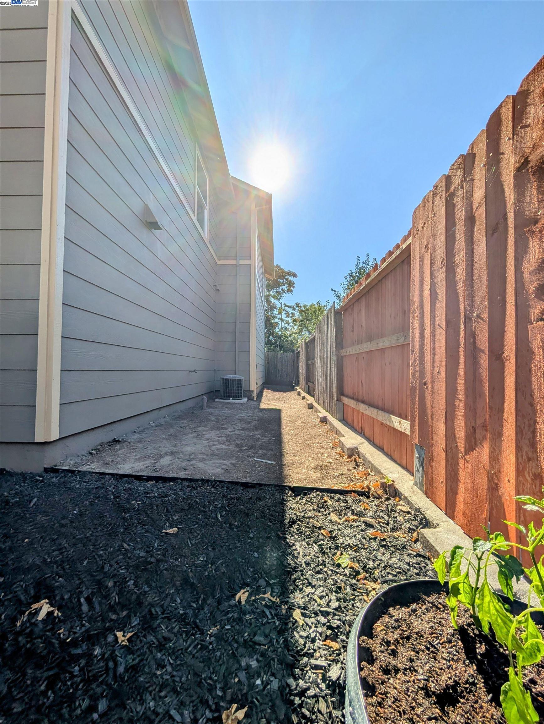 Detail Gallery Image 32 of 33 For 158 Fairview Ave, Bay Point,  CA 94565 - 3 Beds | 2/1 Baths