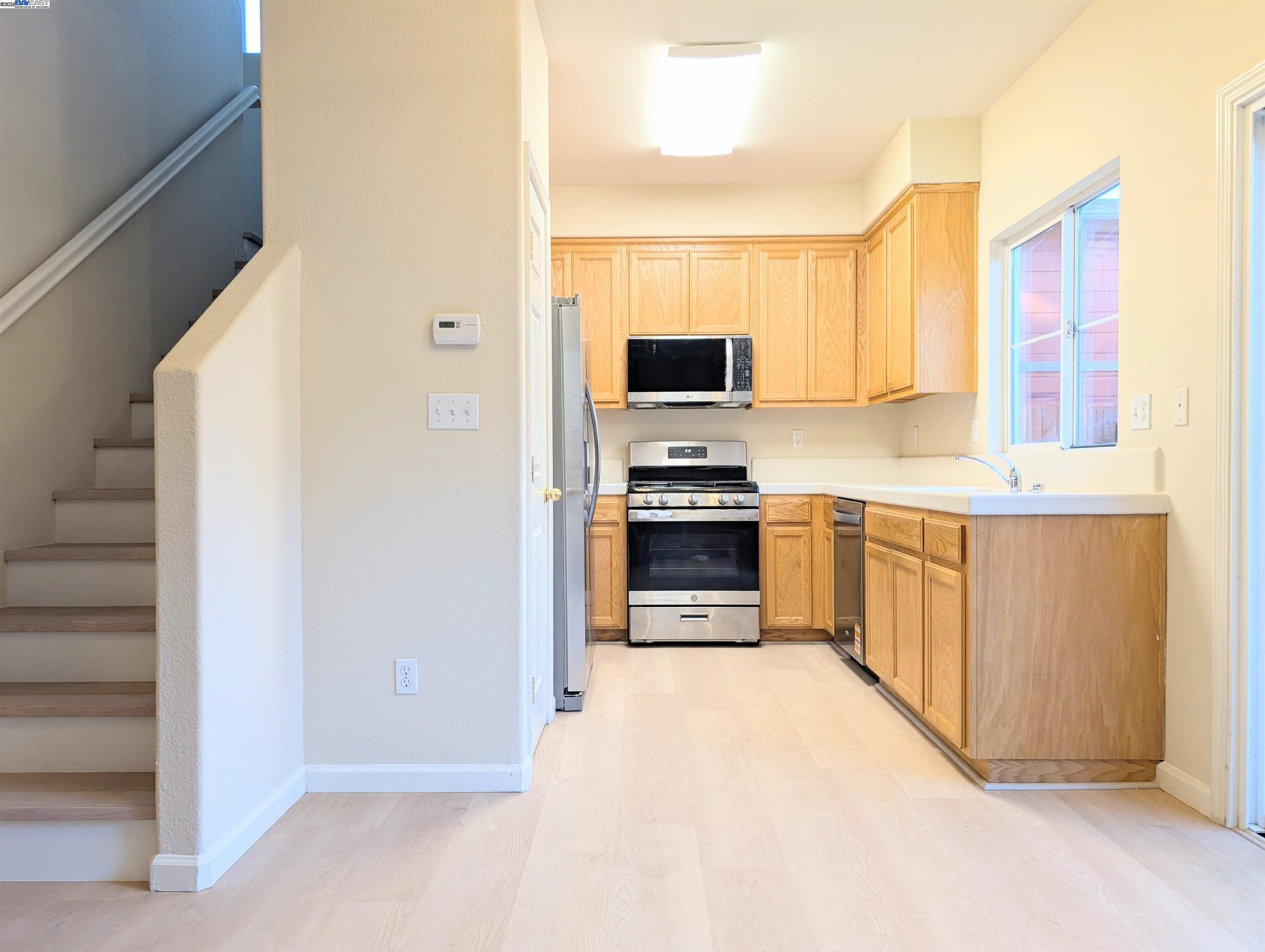 Detail Gallery Image 5 of 33 For 158 Fairview Ave, Bay Point,  CA 94565 - 3 Beds | 2/1 Baths