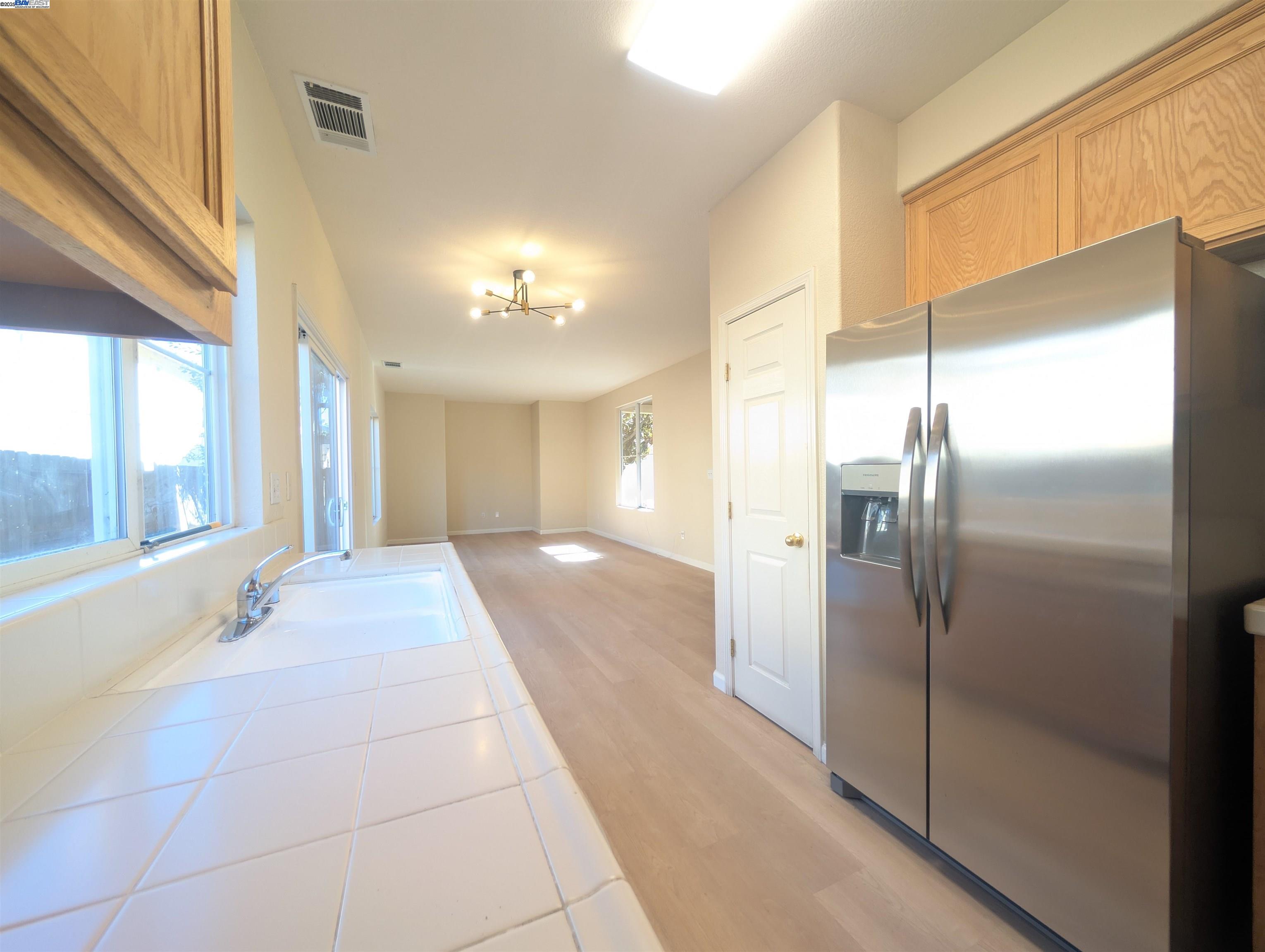 Detail Gallery Image 7 of 33 For 158 Fairview Ave, Bay Point,  CA 94565 - 3 Beds | 2/1 Baths