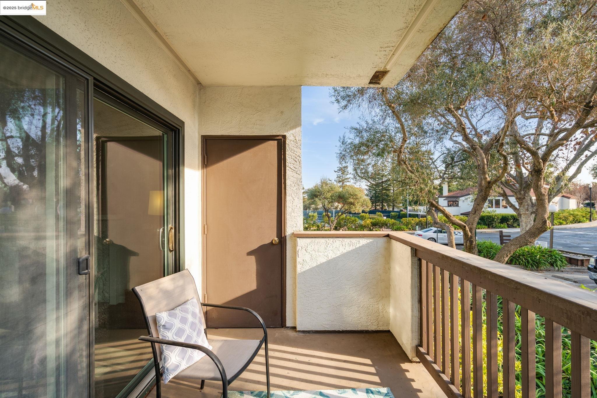 Detail Gallery Image 3 of 31 For 21071 Gary Dr #102,  Hayward,  CA 94546 - 2 Beds | 2 Baths