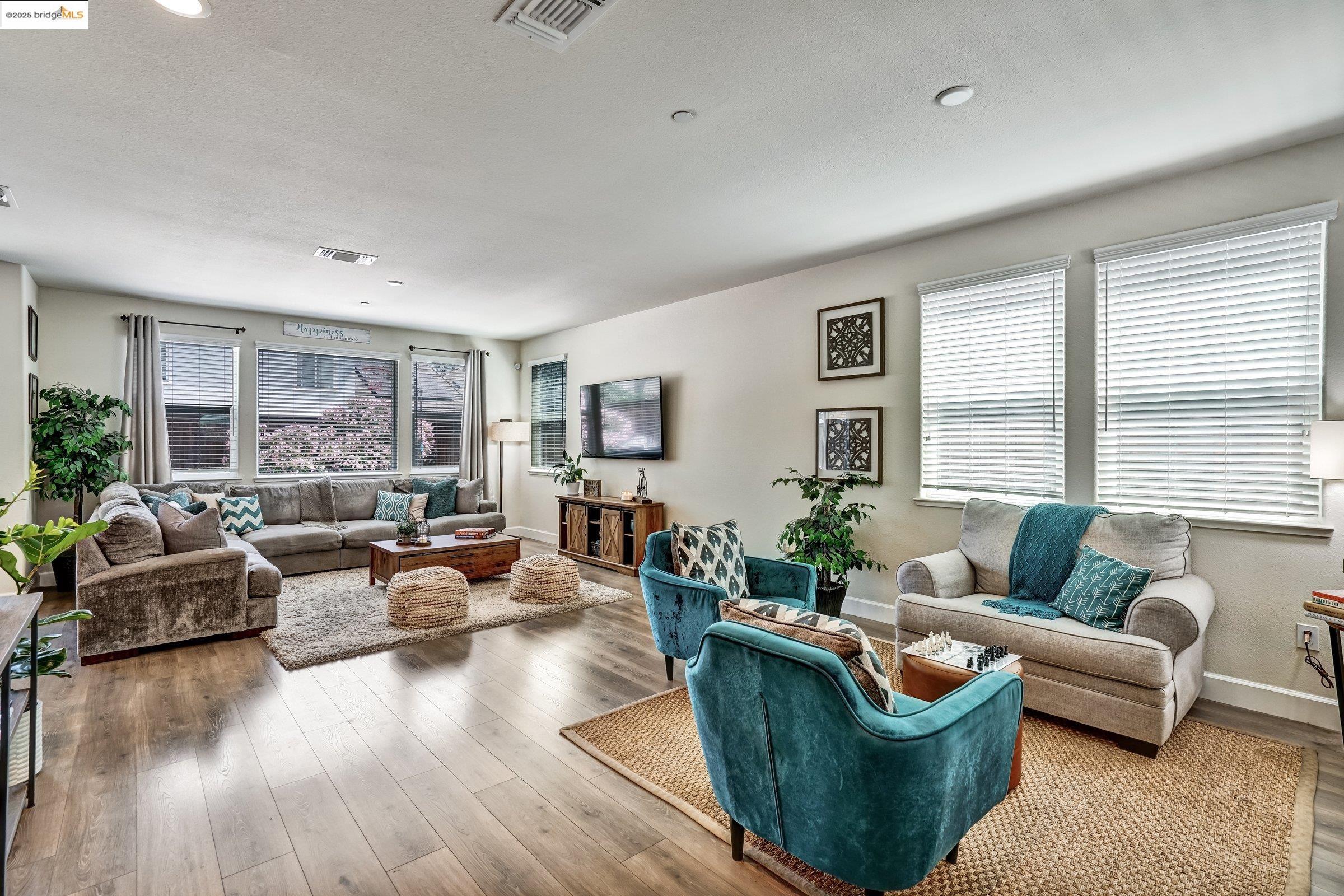 Detail Gallery Image 3 of 25 For 841 Walsh St, Brentwood,  CA 94513 - 4 Beds | 3 Baths