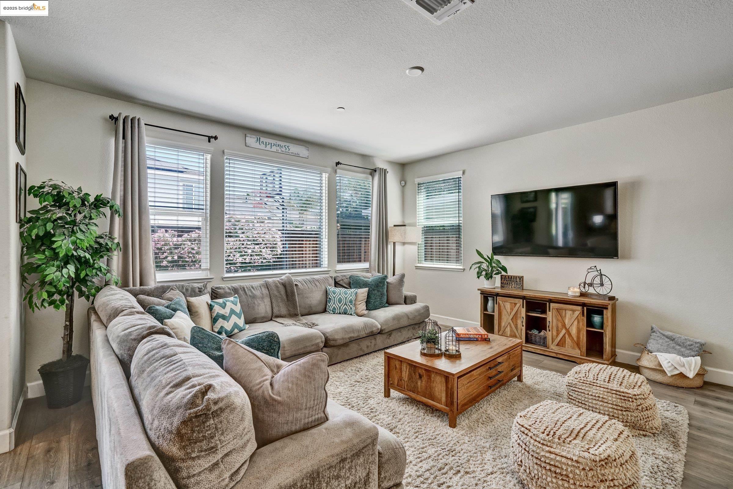 Detail Gallery Image 6 of 39 For 841 Walsh St, Brentwood,  CA 94513 - 4 Beds | 3 Baths