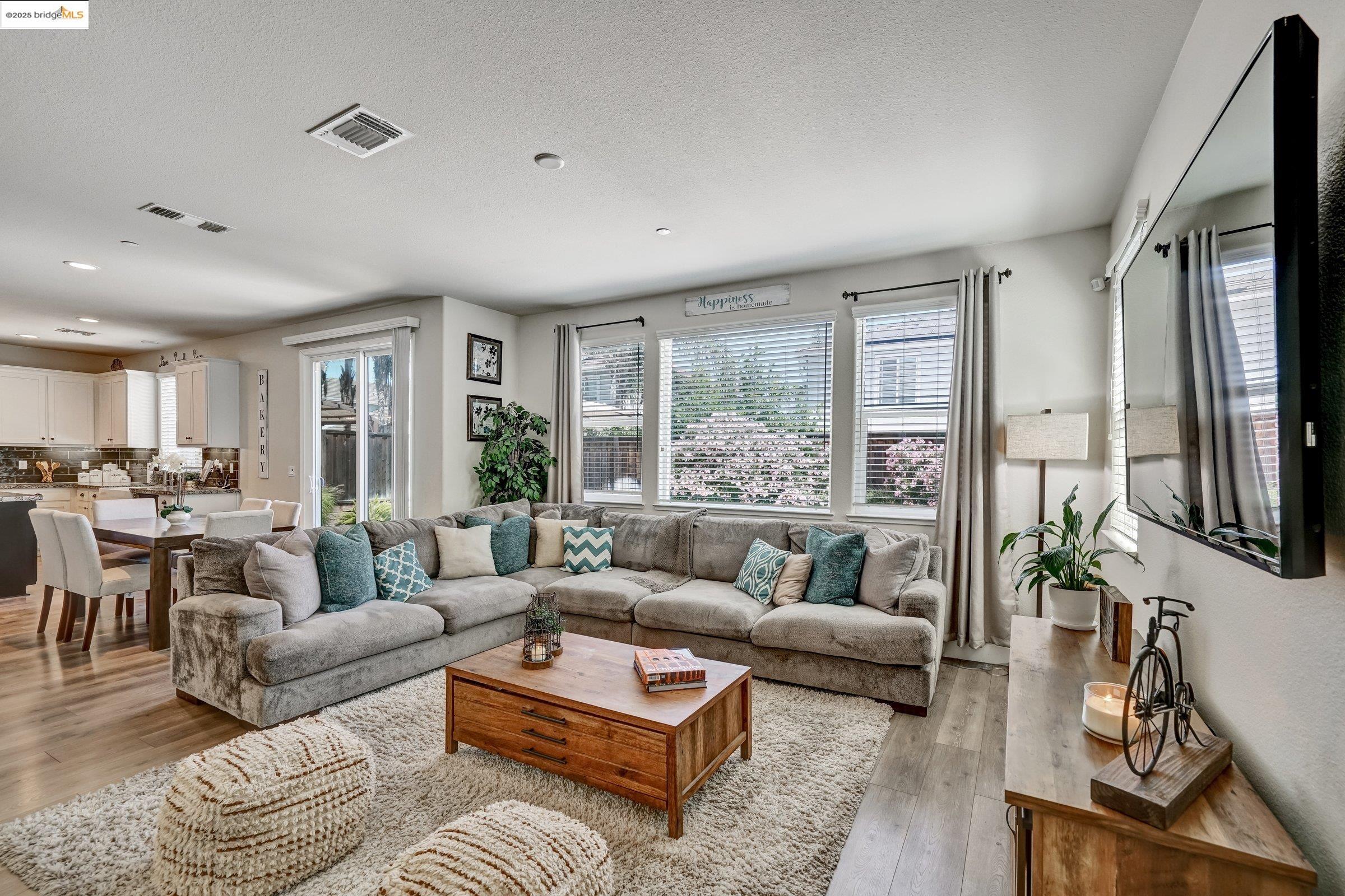 Detail Gallery Image 8 of 39 For 841 Walsh St, Brentwood,  CA 94513 - 4 Beds | 3 Baths