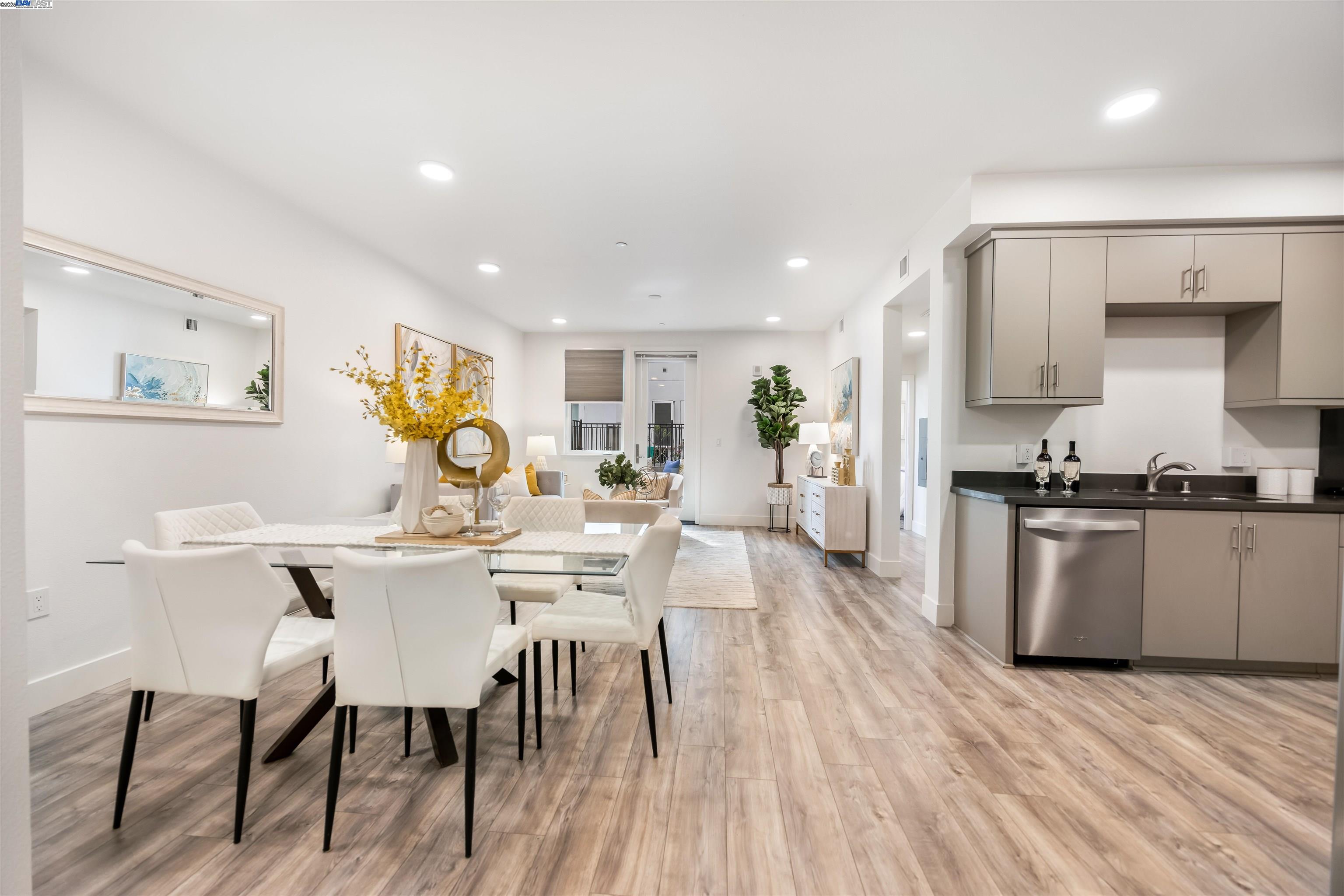 Detail Gallery Image 2 of 32 For 42111 Osgood Rd #228,  Fremont,  CA 94539 - 3 Beds | 3 Baths
