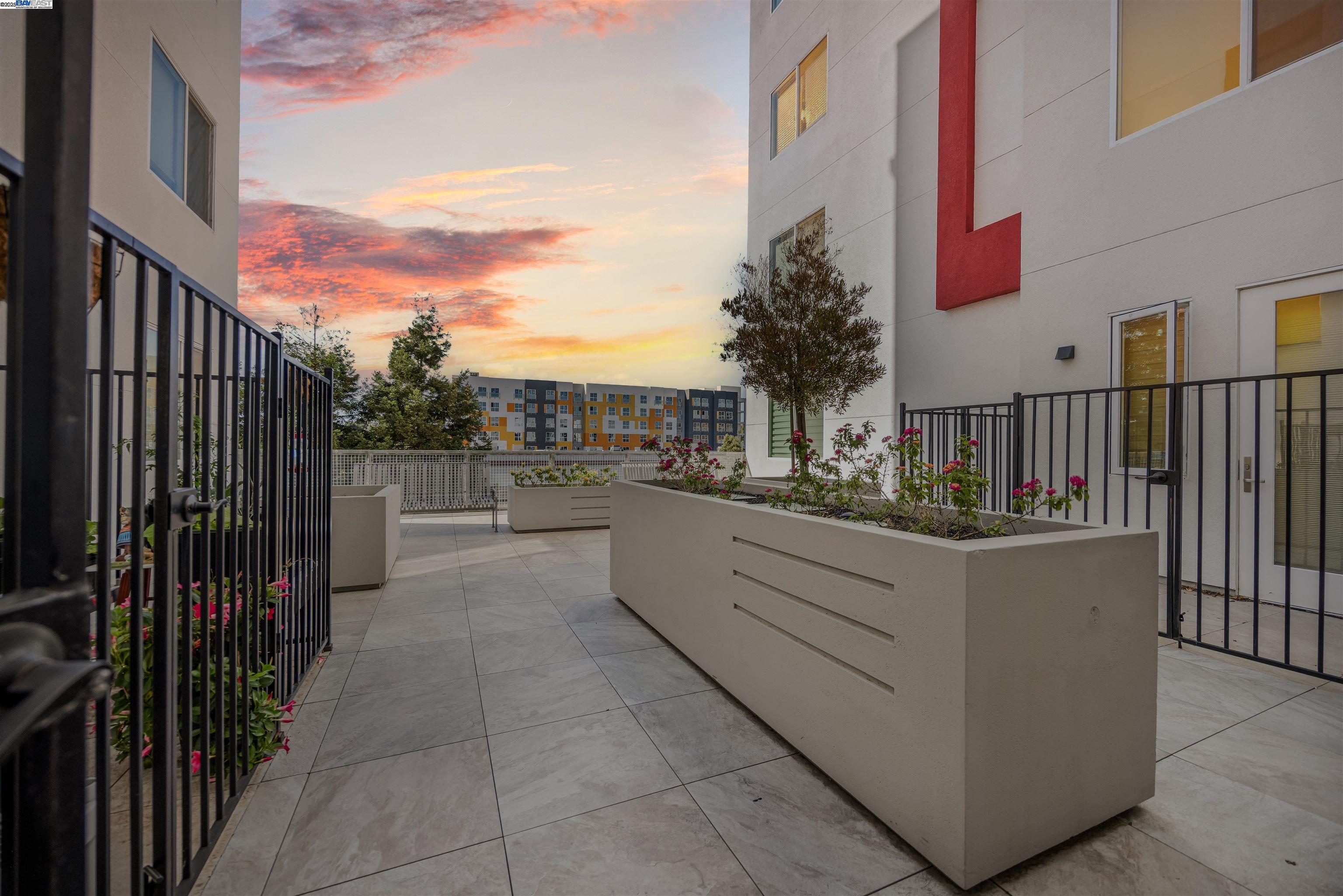 Detail Gallery Image 24 of 32 For 42111 Osgood Rd #228,  Fremont,  CA 94539 - 3 Beds | 3 Baths