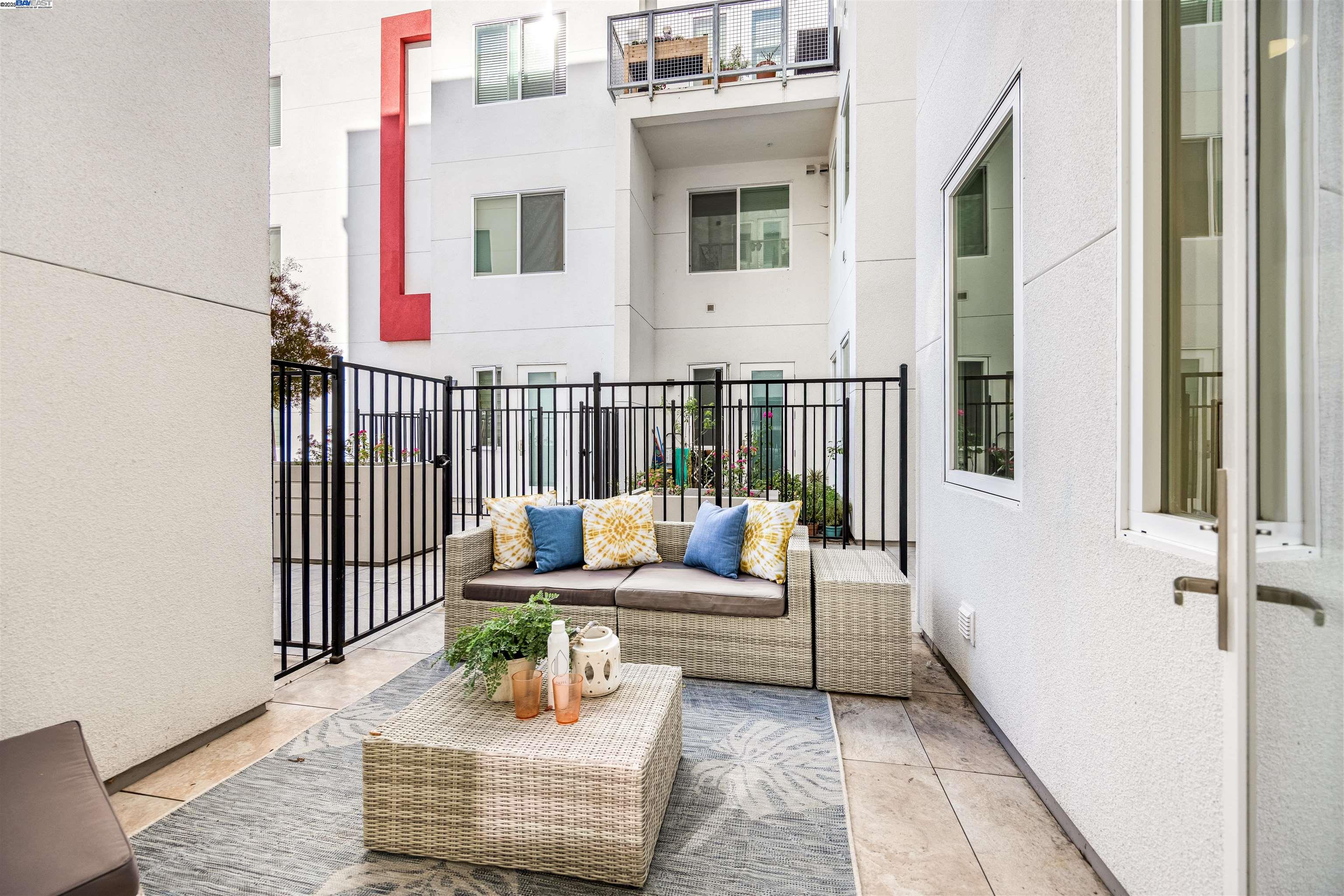 Detail Gallery Image 7 of 32 For 42111 Osgood Rd #228,  Fremont,  CA 94539 - 3 Beds | 3 Baths