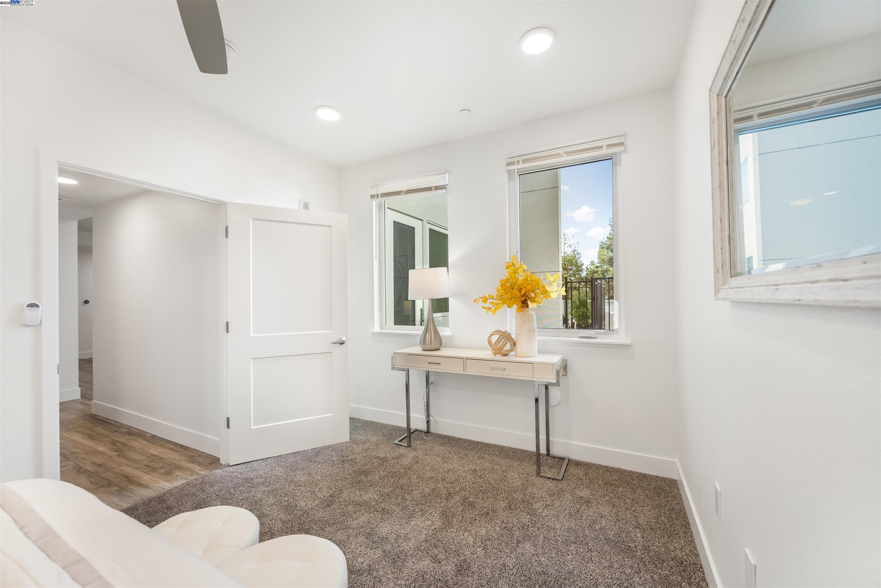 Detail Gallery Image 10 of 32 For 42111 Osgood Rd #228,  Fremont,  CA 94539 - 3 Beds | 3 Baths