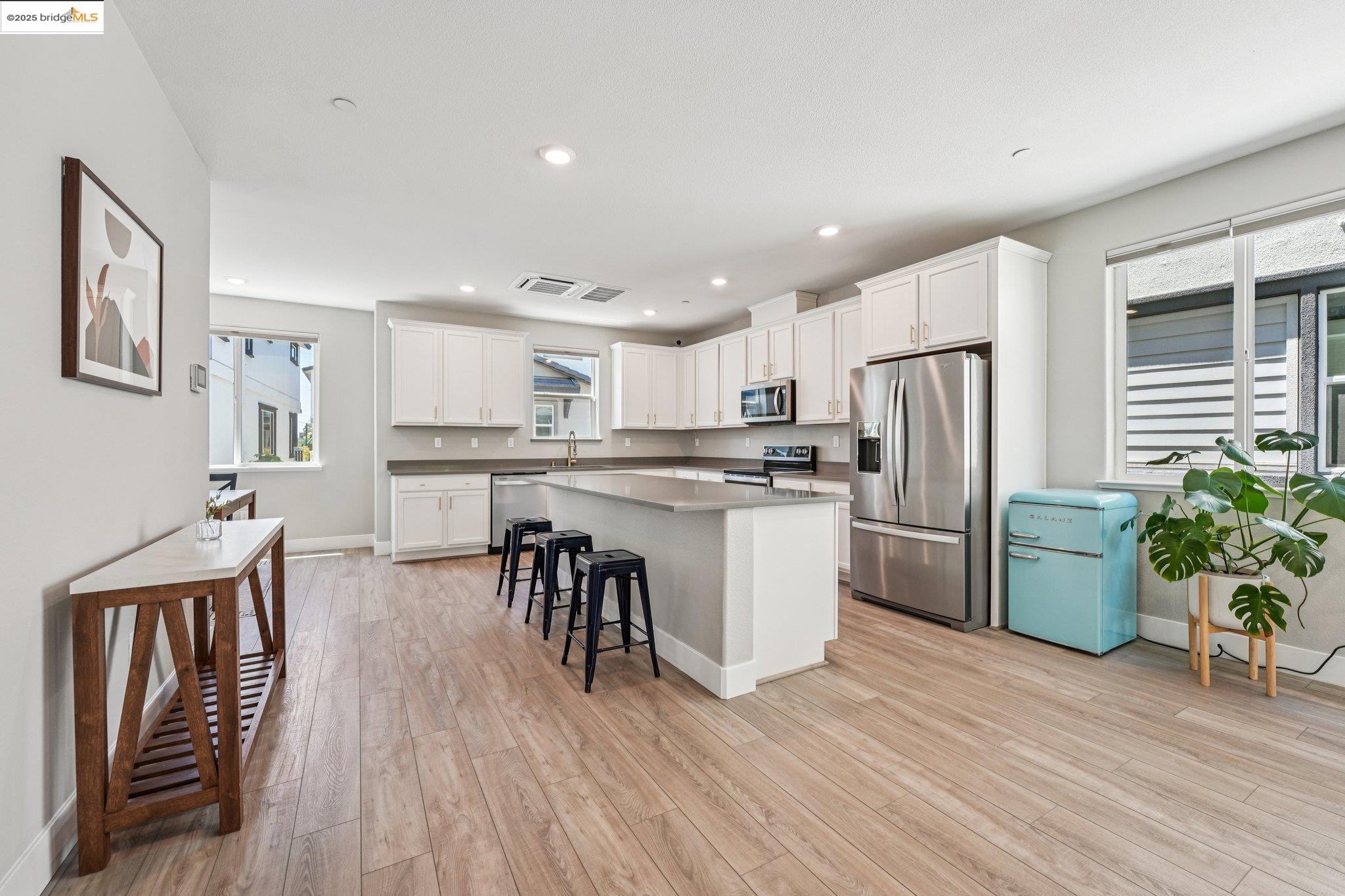 Detail Gallery Image 18 of 55 For 640 Martin Mariner, Alameda,  CA 94501 - 4 Beds | 3/1 Baths