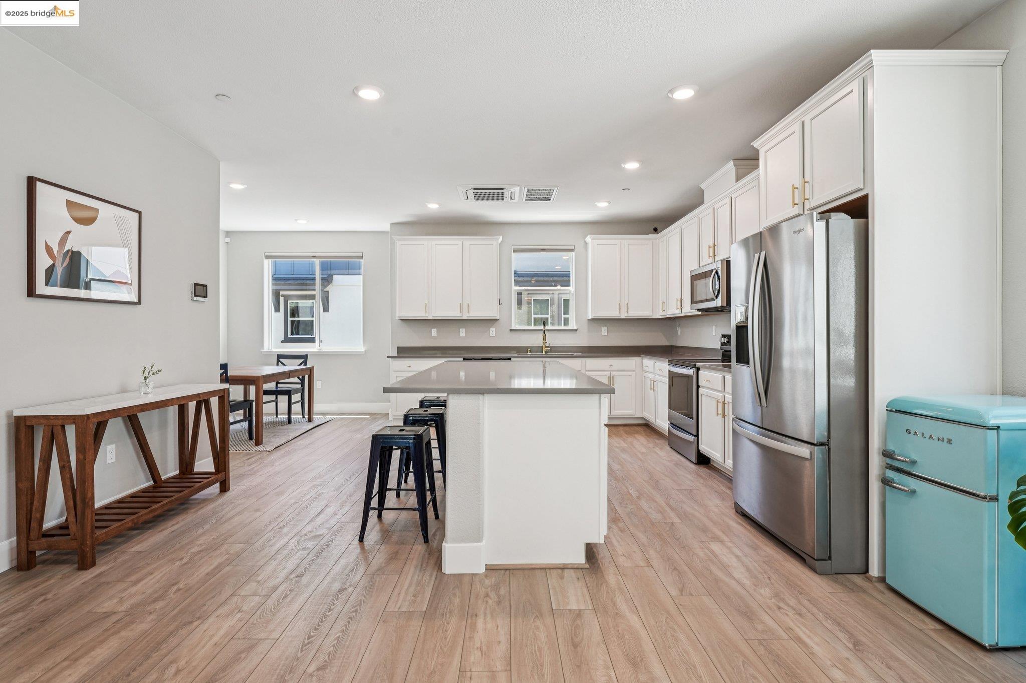 Detail Gallery Image 20 of 55 For 640 Martin Mariner, Alameda,  CA 94501 - 4 Beds | 3/1 Baths
