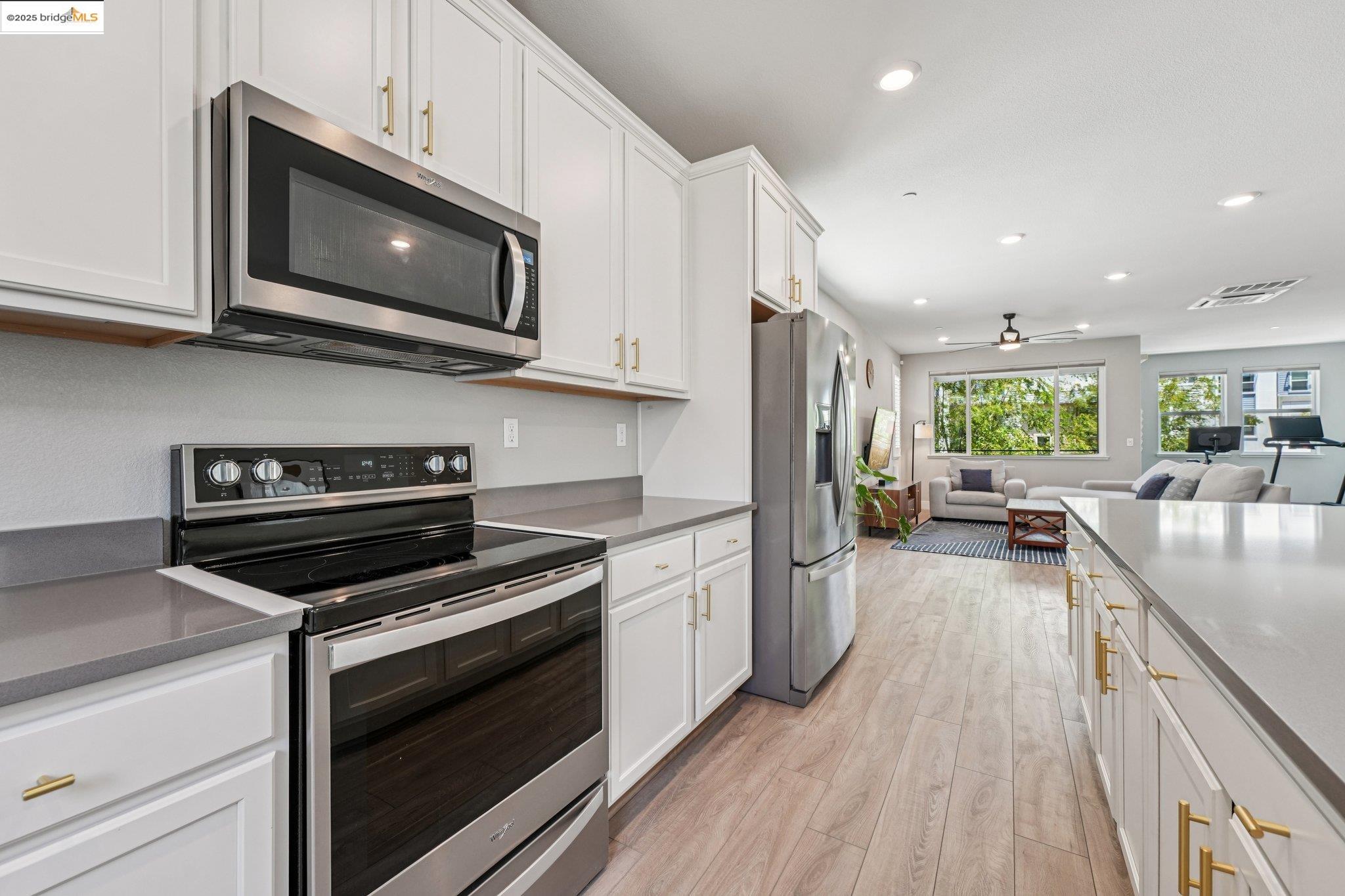 Detail Gallery Image 22 of 55 For 640 Martin Mariner, Alameda,  CA 94501 - 4 Beds | 3/1 Baths