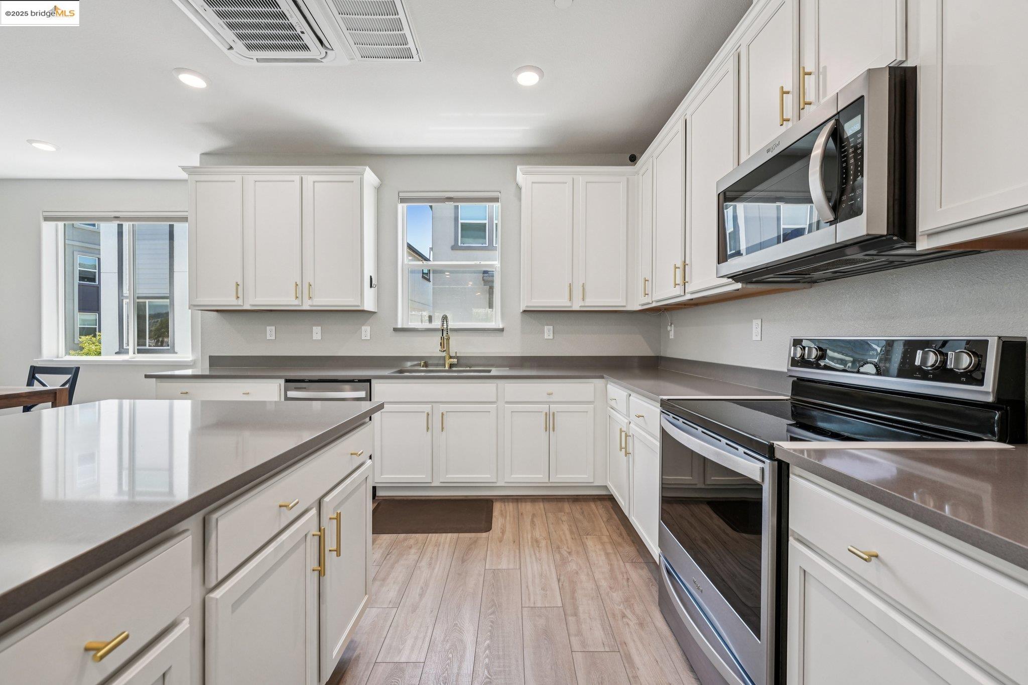 Detail Gallery Image 23 of 55 For 640 Martin Mariner, Alameda,  CA 94501 - 4 Beds | 3/1 Baths