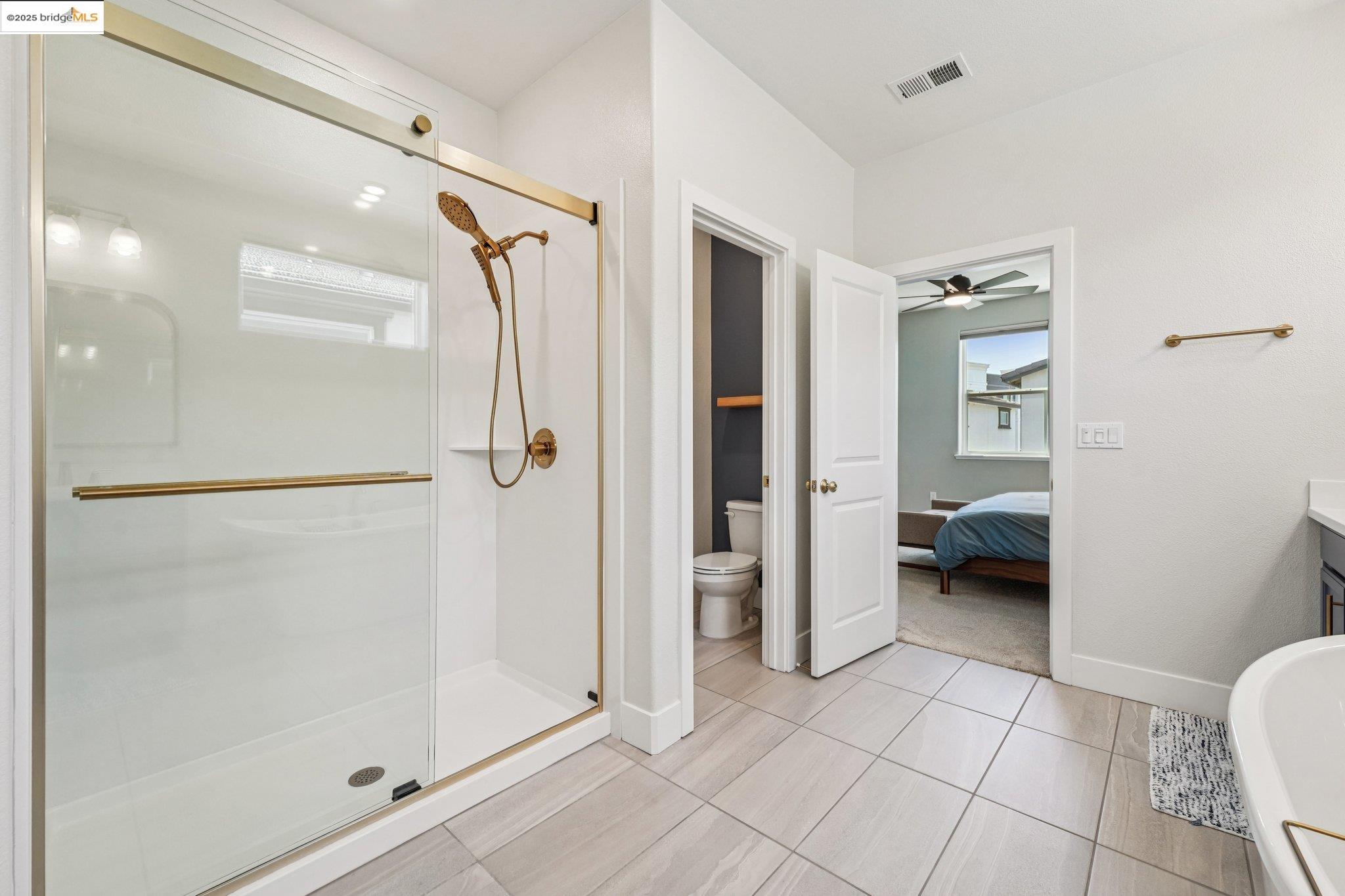 Detail Gallery Image 33 of 55 For 640 Martin Mariner, Alameda,  CA 94501 - 4 Beds | 3/1 Baths