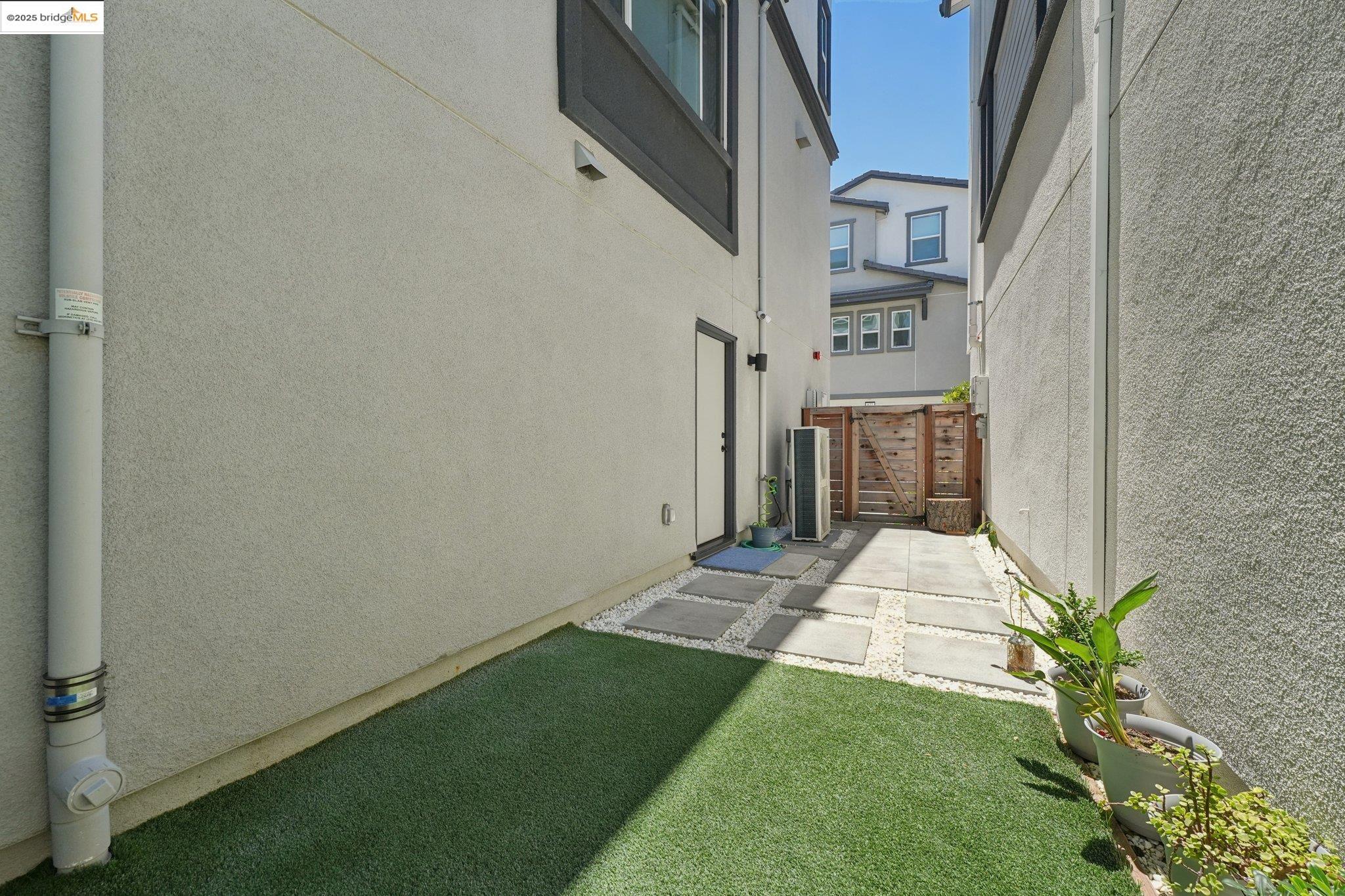 Detail Gallery Image 44 of 55 For 640 Martin Mariner, Alameda,  CA 94501 - 4 Beds | 3/1 Baths