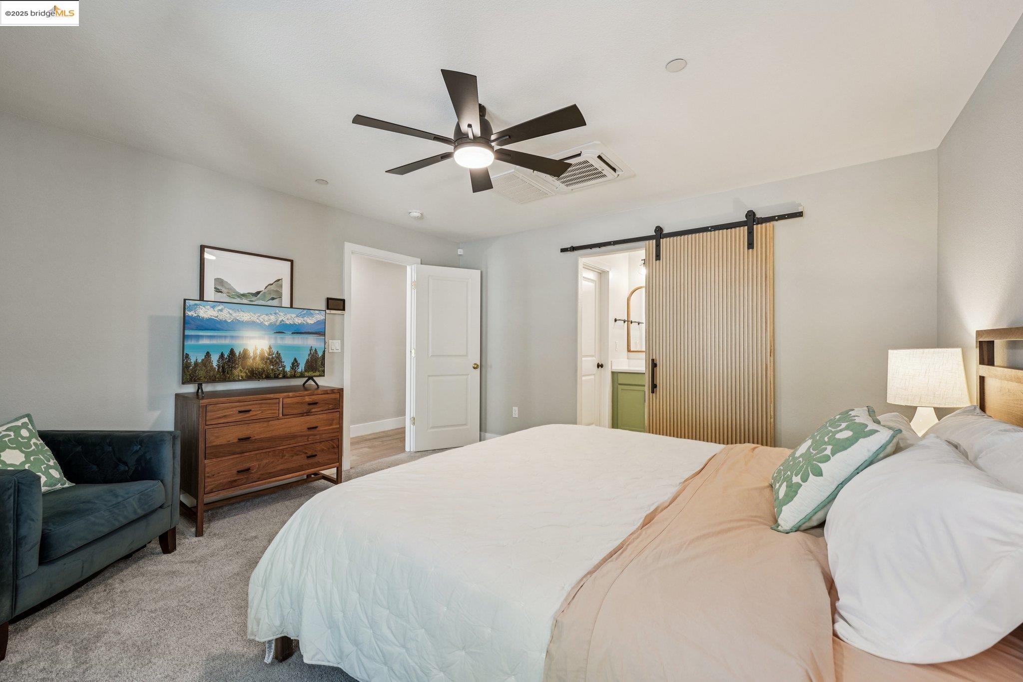 Detail Gallery Image 6 of 55 For 640 Martin Mariner, Alameda,  CA 94501 - 4 Beds | 3/1 Baths