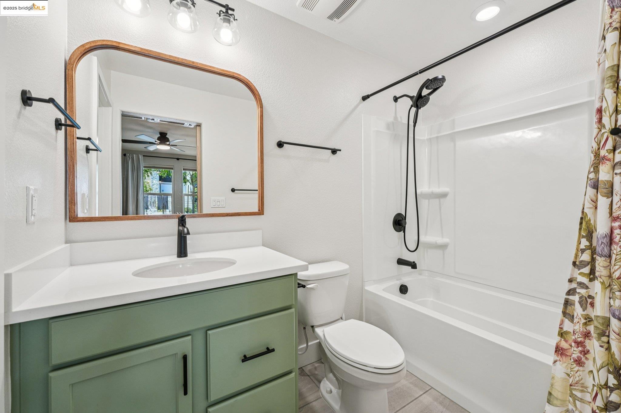 Detail Gallery Image 8 of 55 For 640 Martin Mariner, Alameda,  CA 94501 - 4 Beds | 3/1 Baths