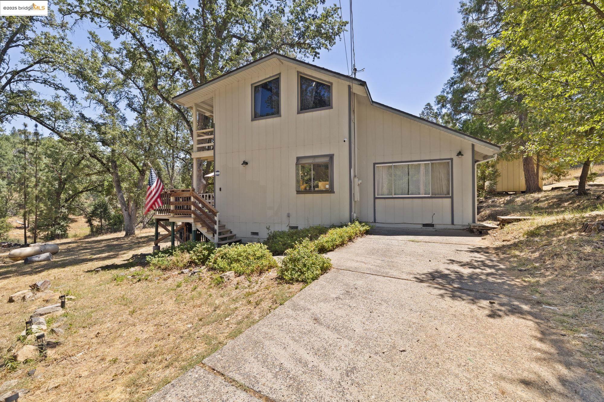 Detail Gallery Image 3 of 44 For 20785 Buttercup Cir, Groveland,  CA 95321 - 3 Beds | 2 Baths