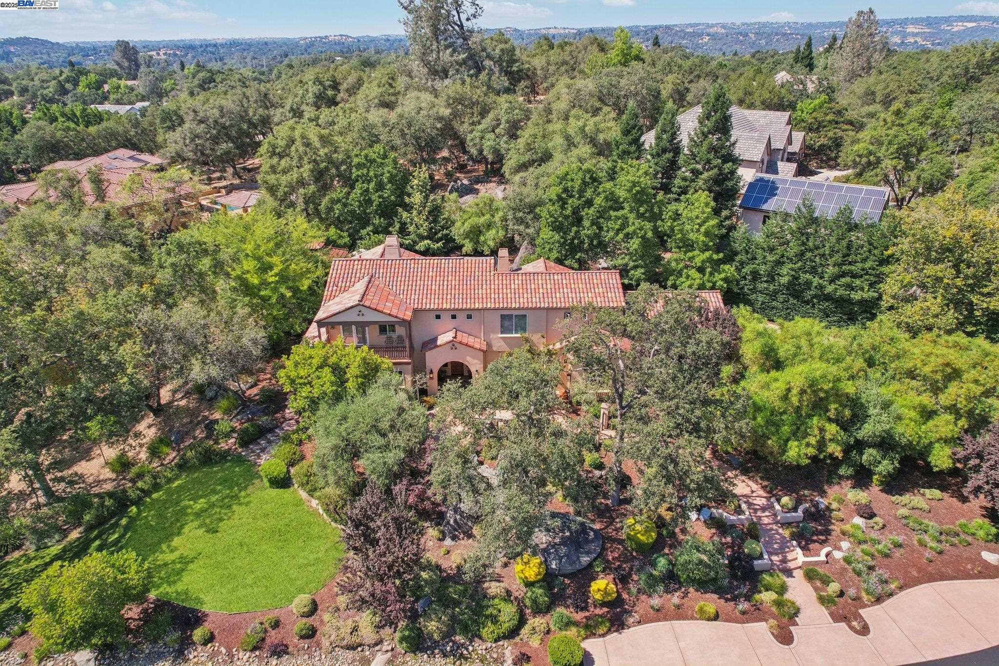 Detail Gallery Image 1 of 51 For 9742 Rim Rock Cir, Loomis,  CA 95650 - 4 Beds | 3/1 Baths