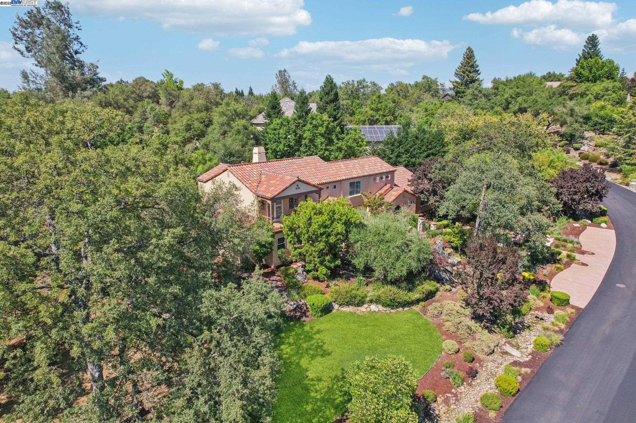 Detail Gallery Image 2 of 51 For 9742 Rim Rock Cir, Loomis,  CA 95650 - 4 Beds | 3/1 Baths