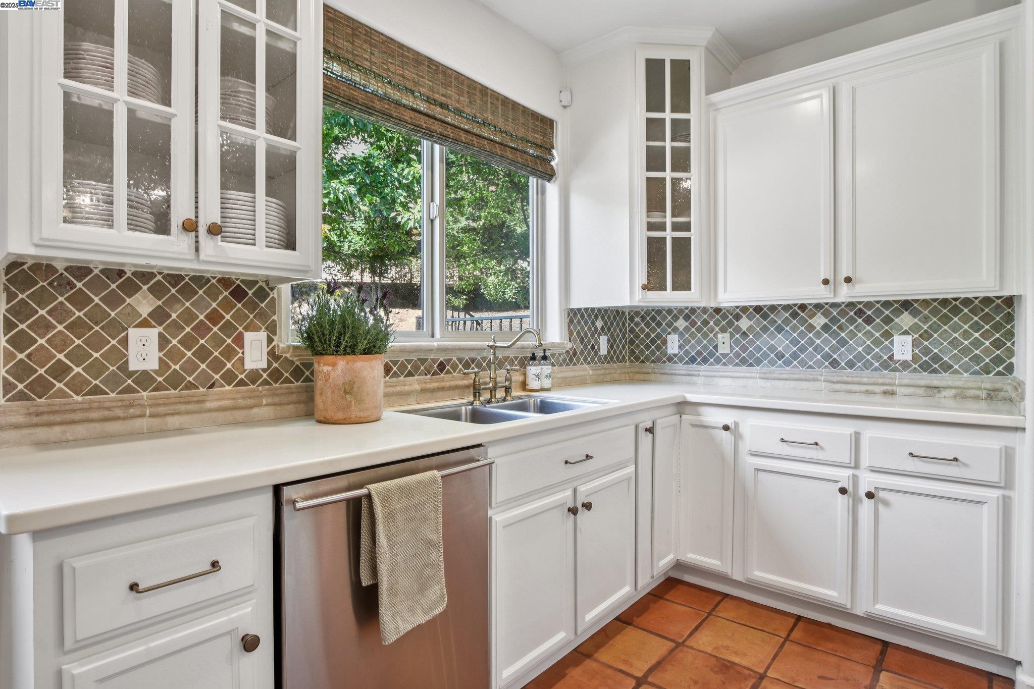 Detail Gallery Image 18 of 51 For 9742 Rim Rock Cir, Loomis,  CA 95650 - 4 Beds | 3/1 Baths