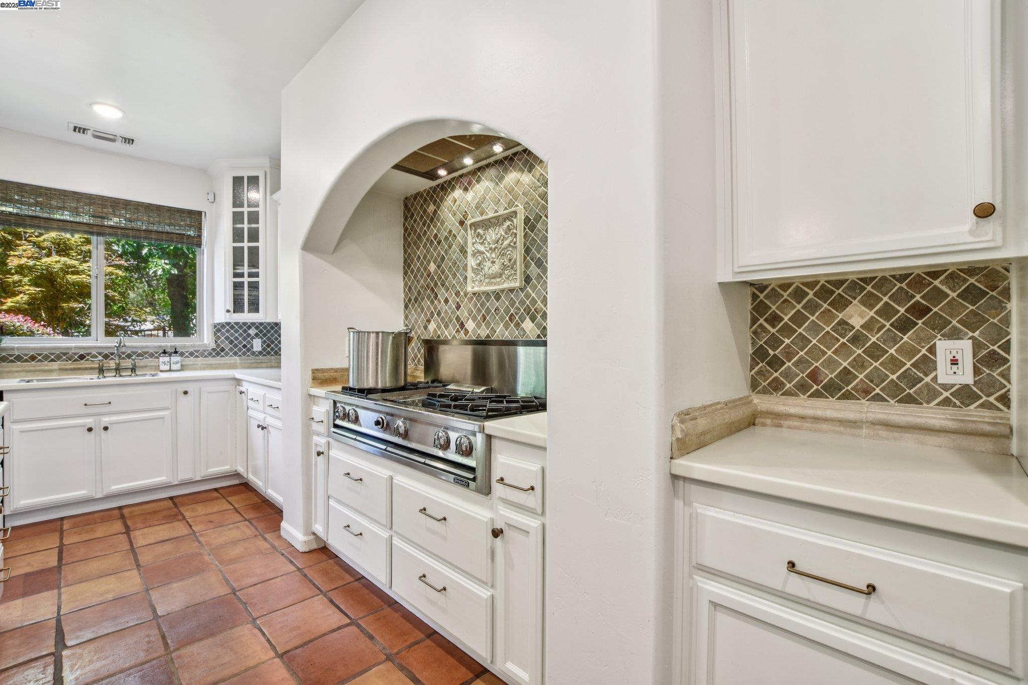 Detail Gallery Image 19 of 51 For 9742 Rim Rock Cir, Loomis,  CA 95650 - 4 Beds | 3/1 Baths