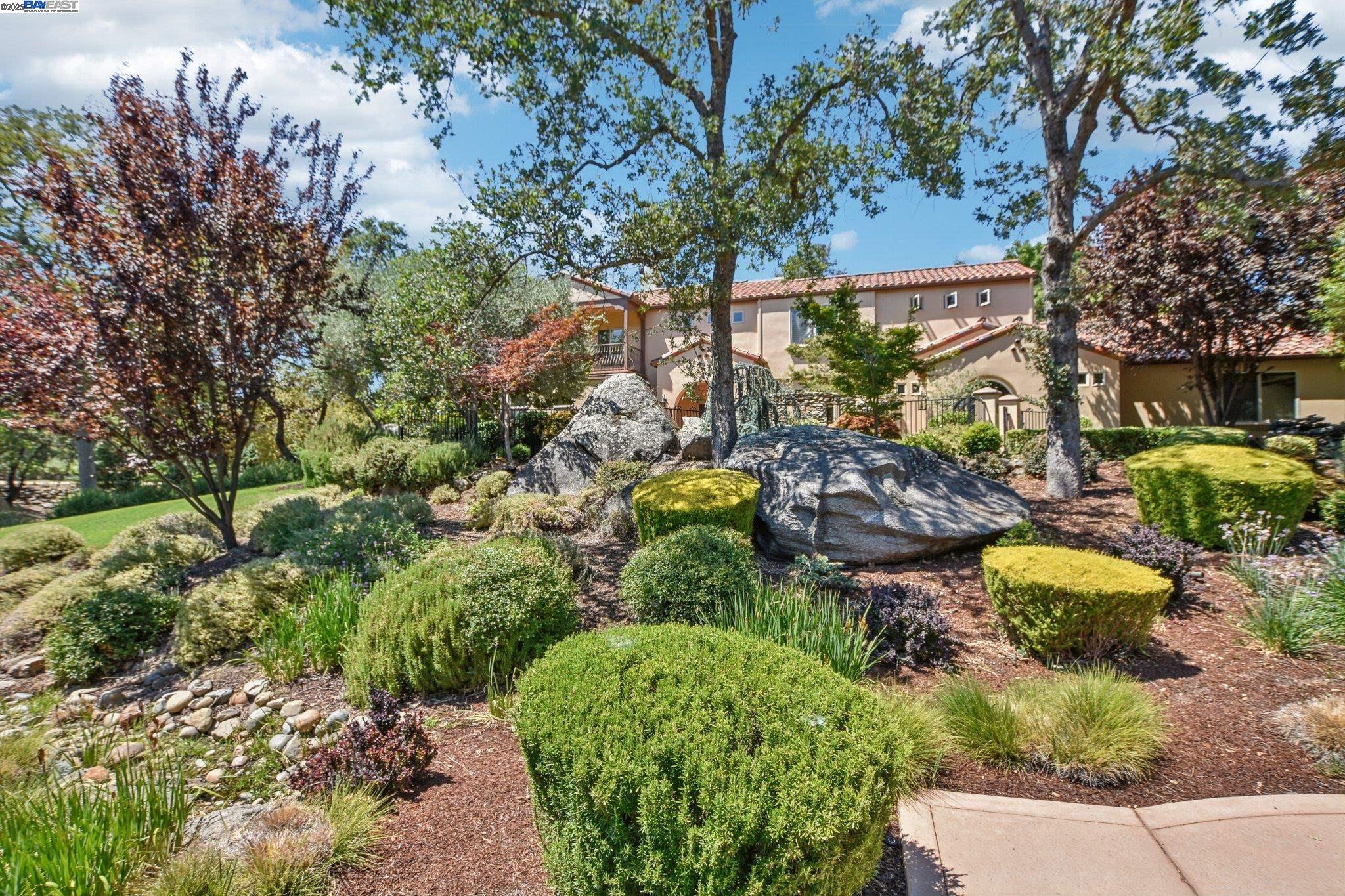 Detail Gallery Image 3 of 51 For 9742 Rim Rock Cir, Loomis,  CA 95650 - 4 Beds | 3/1 Baths