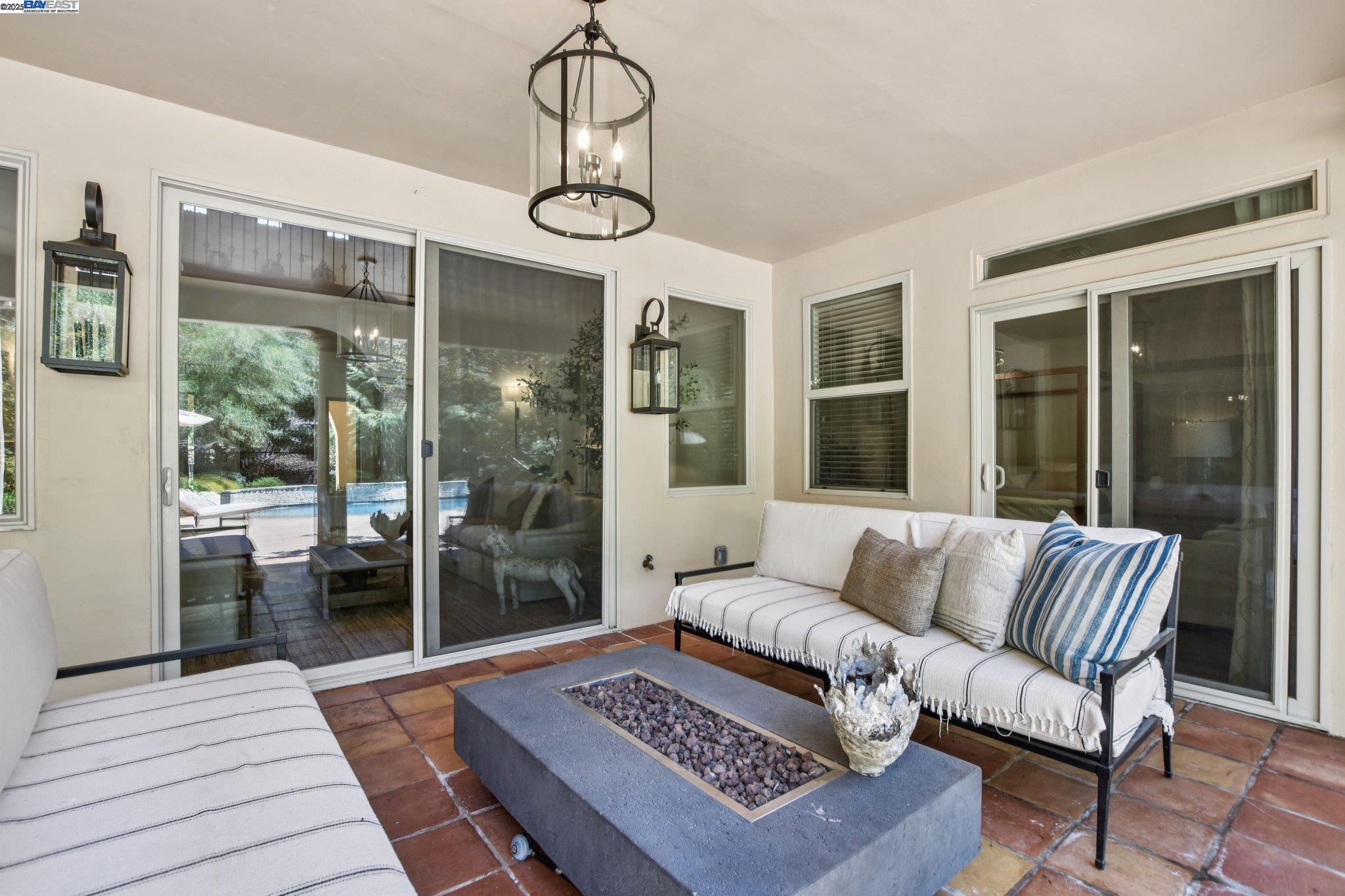 Detail Gallery Image 35 of 51 For 9742 Rim Rock Cir, Loomis,  CA 95650 - 4 Beds | 3/1 Baths
