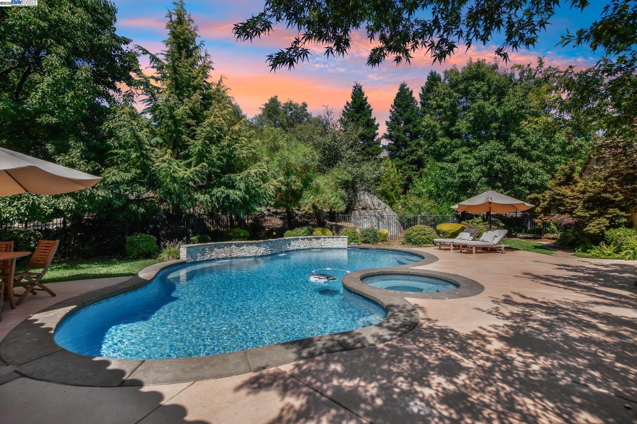 Detail Gallery Image 39 of 51 For 9742 Rim Rock Cir, Loomis,  CA 95650 - 4 Beds | 3/1 Baths