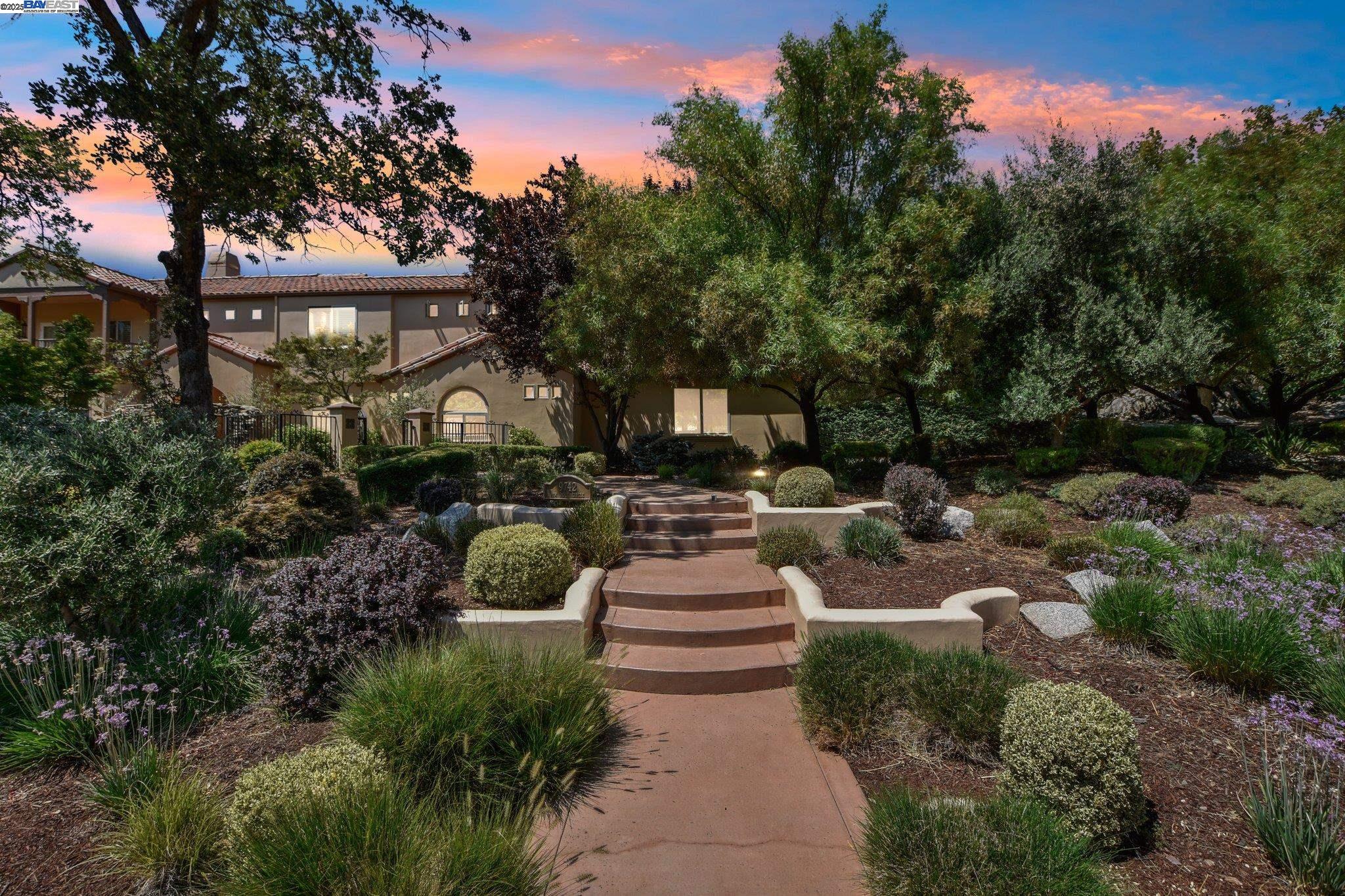 Detail Gallery Image 5 of 51 For 9742 Rim Rock Cir, Loomis,  CA 95650 - 4 Beds | 3/1 Baths