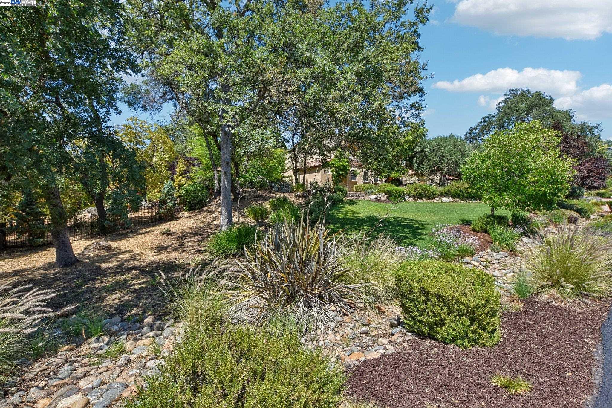 Detail Gallery Image 44 of 51 For 9742 Rim Rock Cir, Loomis,  CA 95650 - 4 Beds | 3/1 Baths