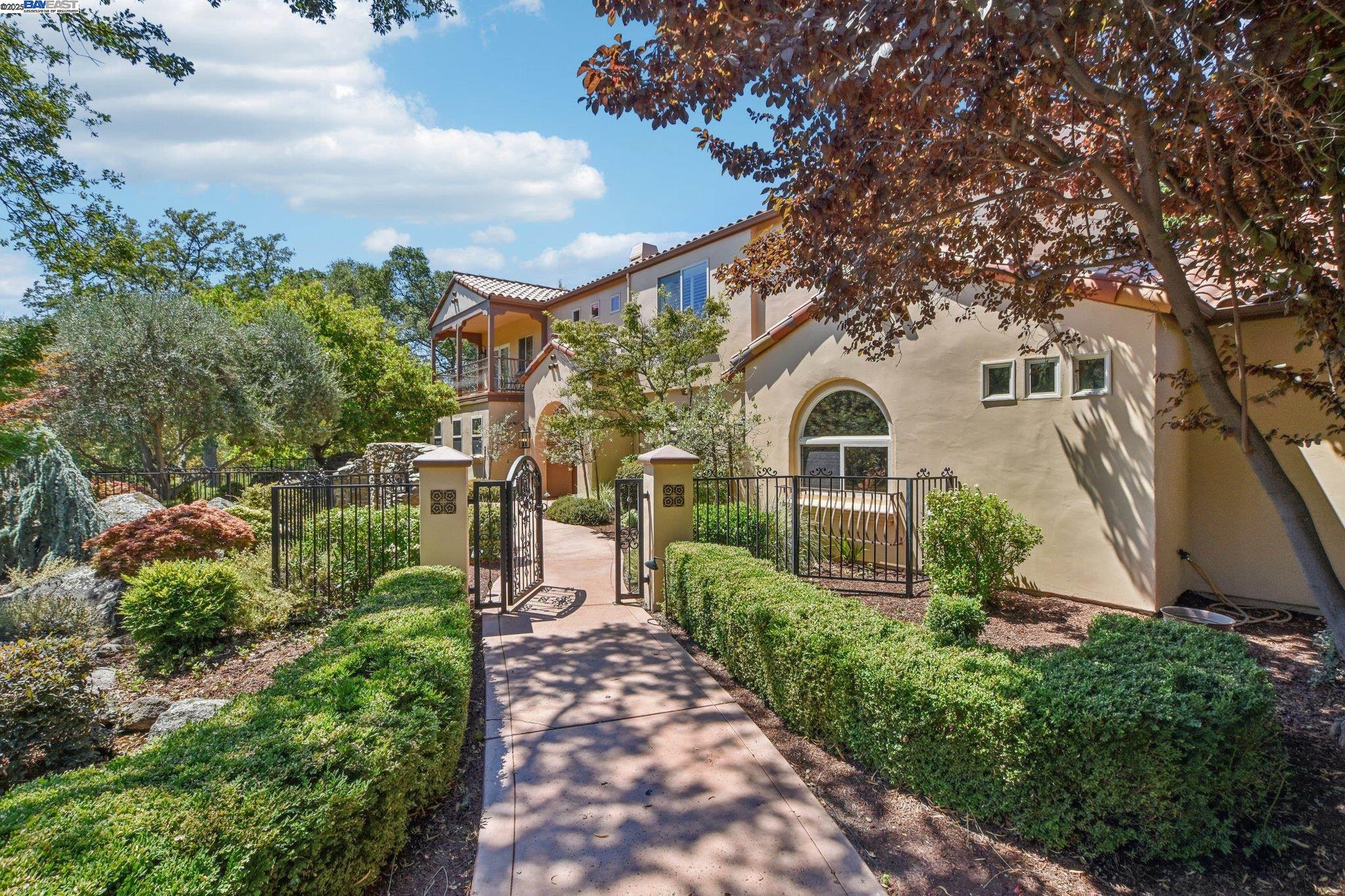 Detail Gallery Image 6 of 51 For 9742 Rim Rock Cir, Loomis,  CA 95650 - 4 Beds | 3/1 Baths