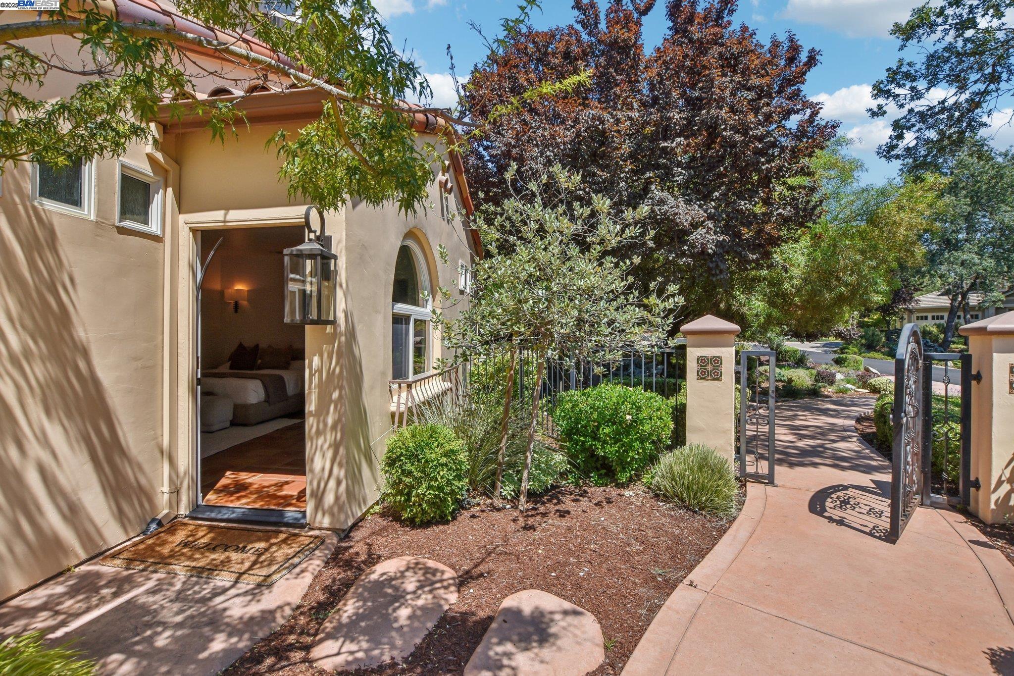 Detail Gallery Image 9 of 51 For 9742 Rim Rock Cir, Loomis,  CA 95650 - 4 Beds | 3/1 Baths
