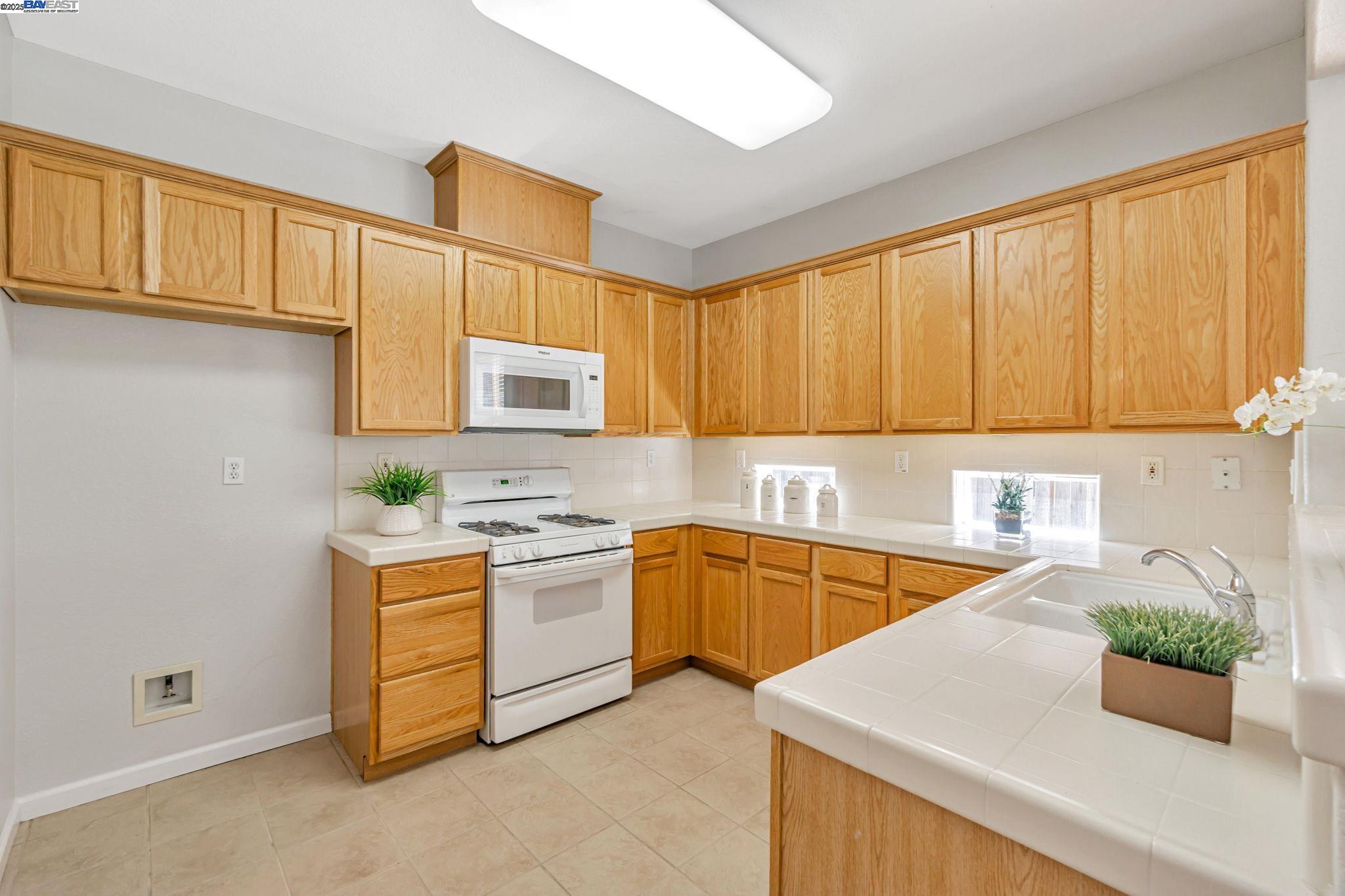 Detail Gallery Image 12 of 36 For 170 Remington St, Brentwood,  CA 94513 - 3 Beds | 2/1 Baths