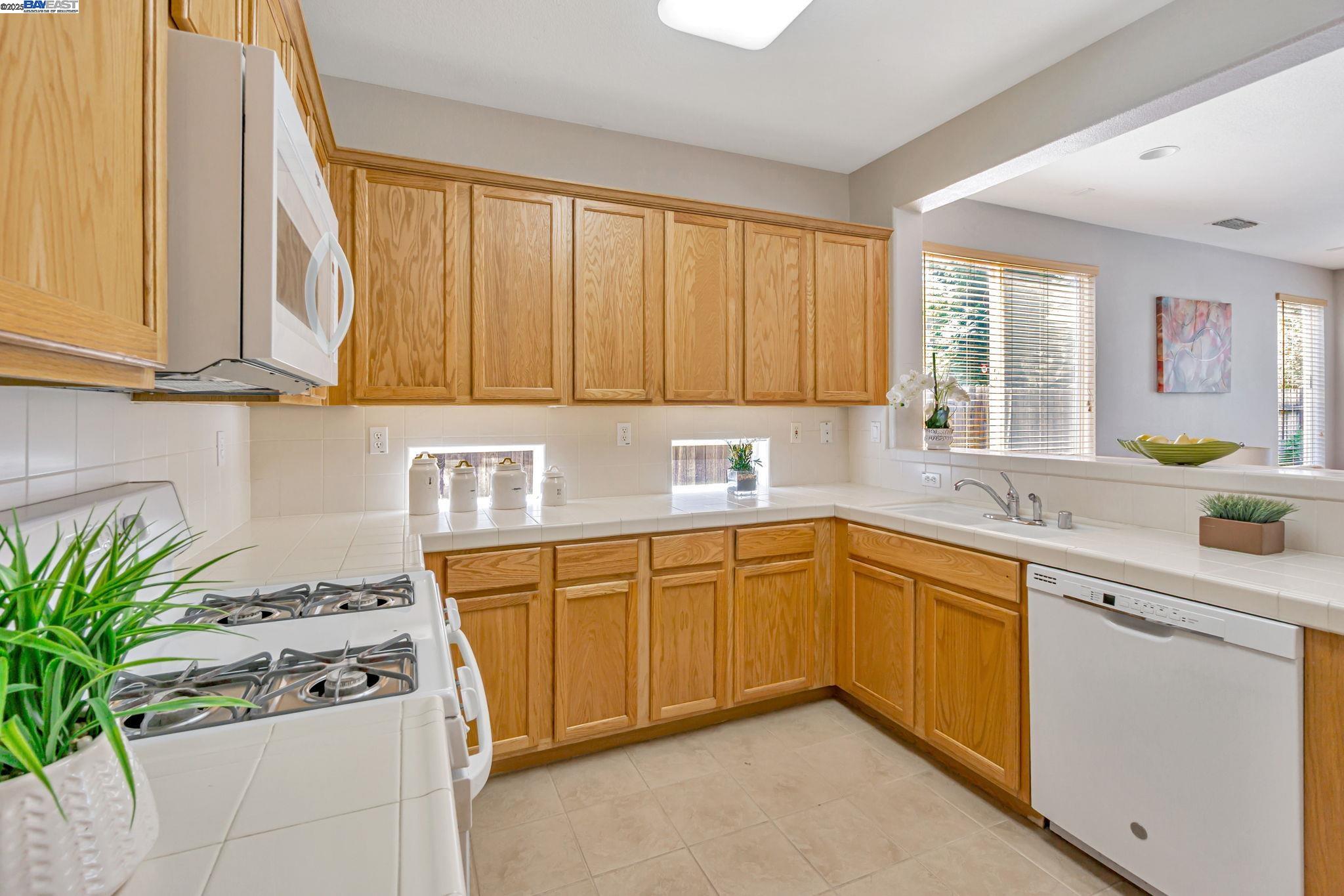 Detail Gallery Image 13 of 36 For 170 Remington St, Brentwood,  CA 94513 - 3 Beds | 2/1 Baths