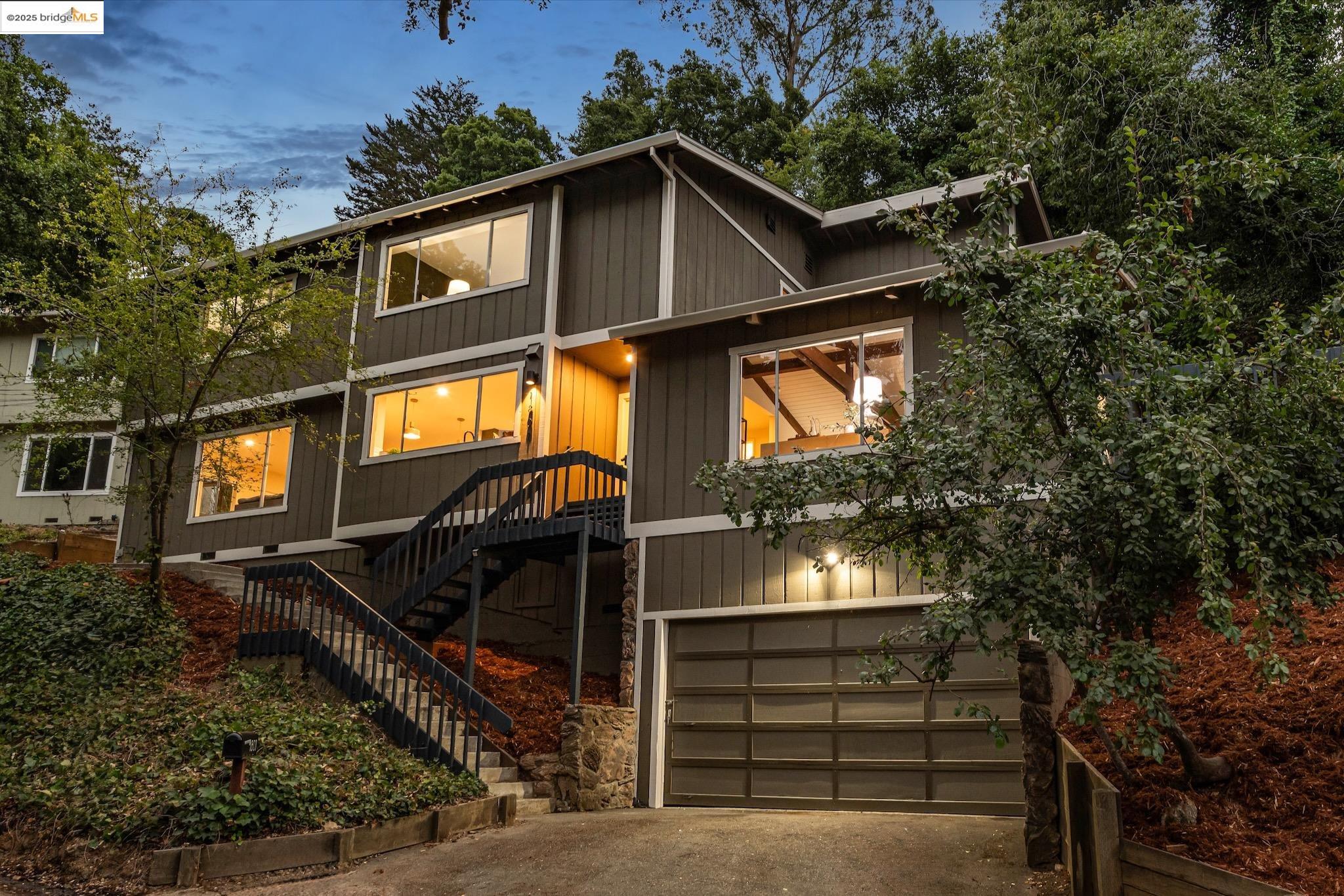 Detail Gallery Image 1 of 41 For 1801 Gouldin Rd, Oakland,  CA 94611 - 4 Beds | 2/1 Baths
