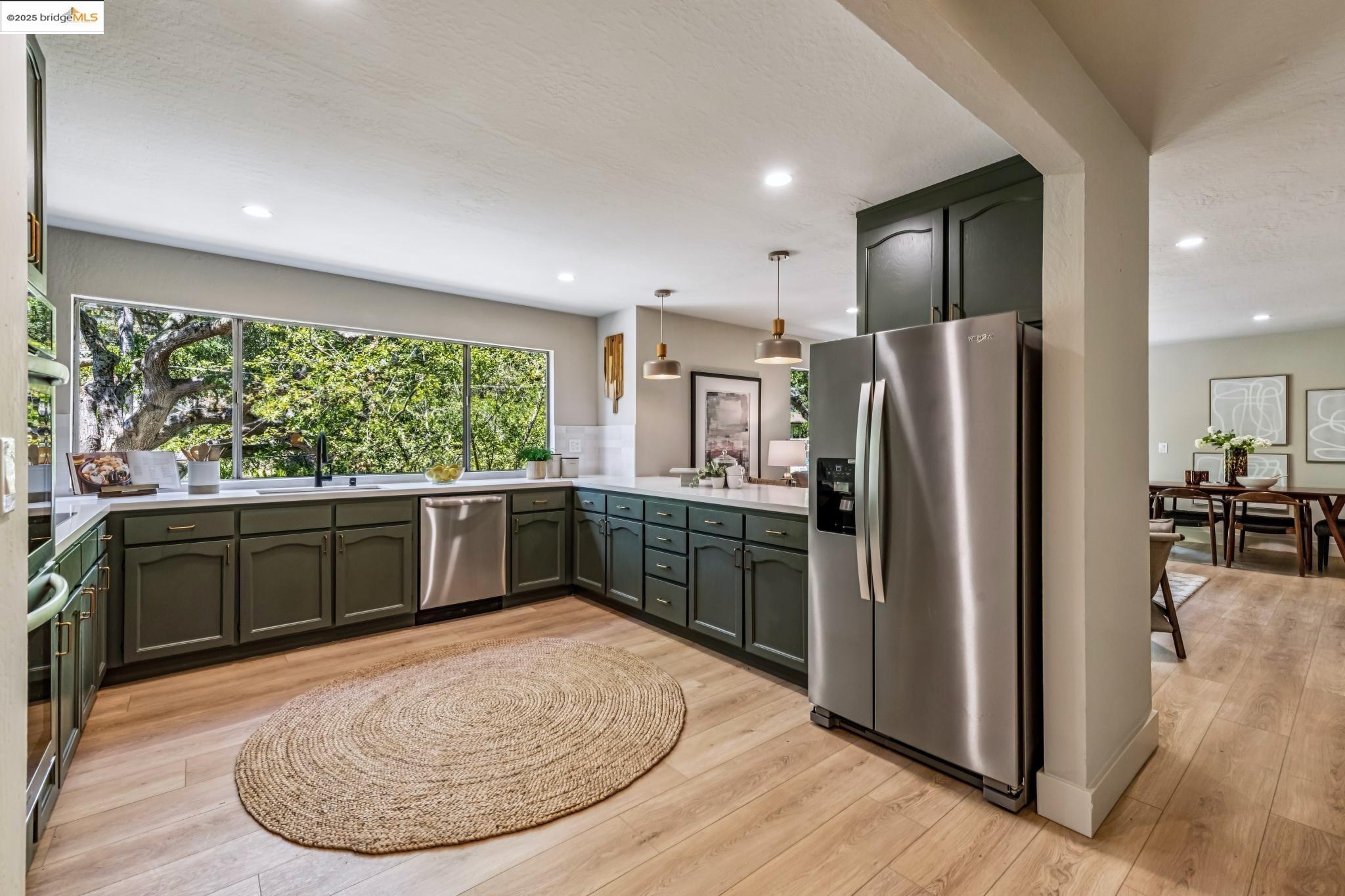 Detail Gallery Image 12 of 41 For 1801 Gouldin Rd, Oakland,  CA 94611 - 4 Beds | 2/1 Baths