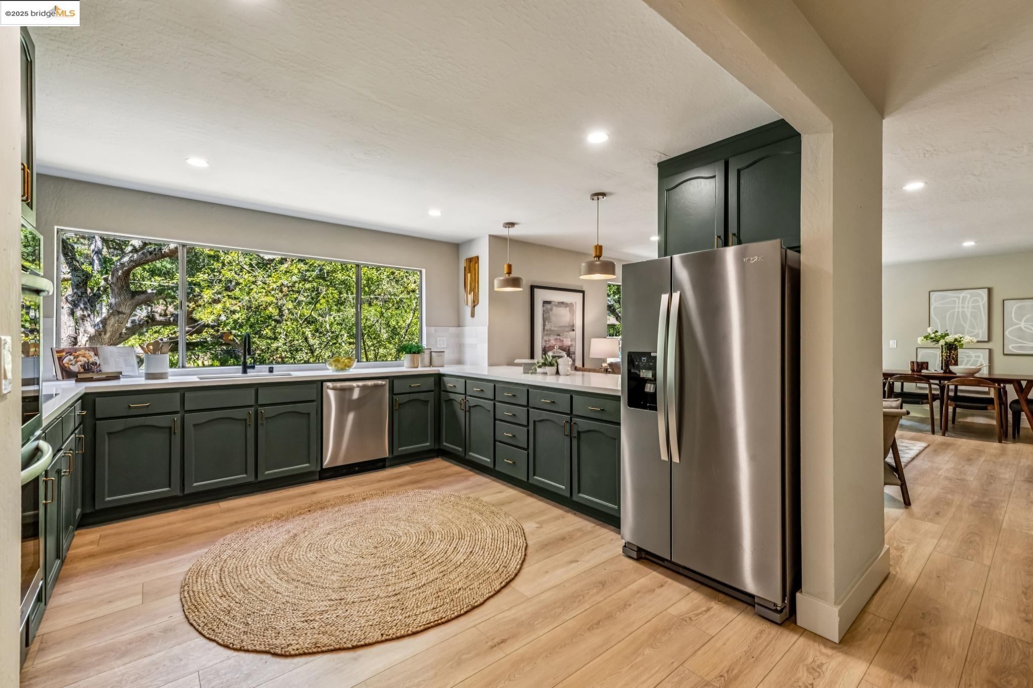 Detail Gallery Image 12 of 41 For 1801 Gouldin Rd, Oakland,  CA 94611 - 4 Beds | 2/1 Baths