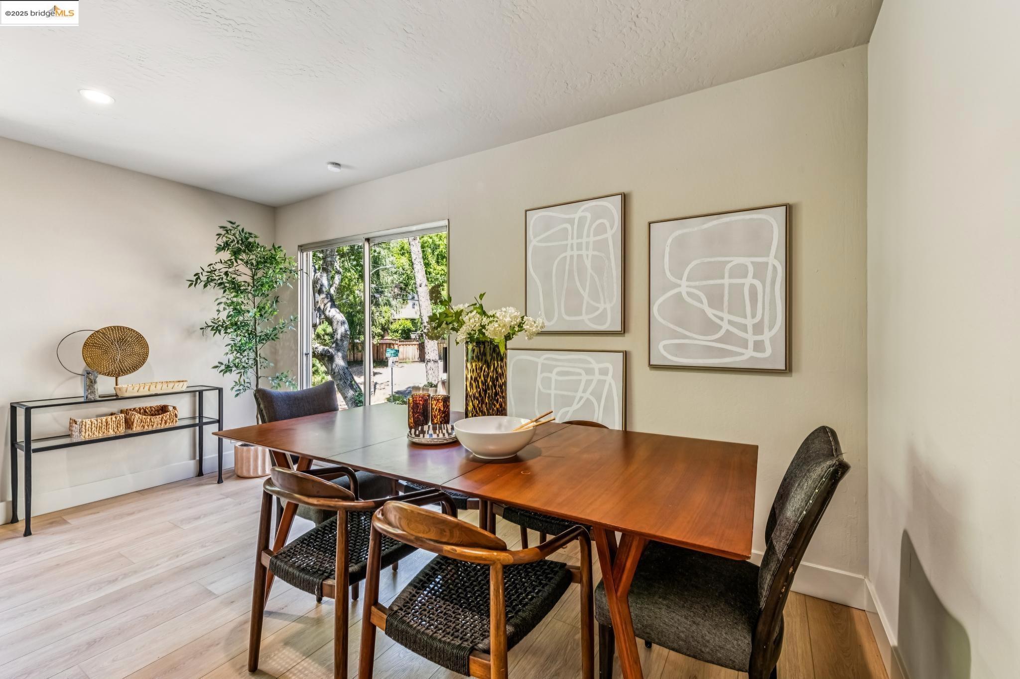 Detail Gallery Image 16 of 41 For 1801 Gouldin Rd, Oakland,  CA 94611 - 4 Beds | 2/1 Baths