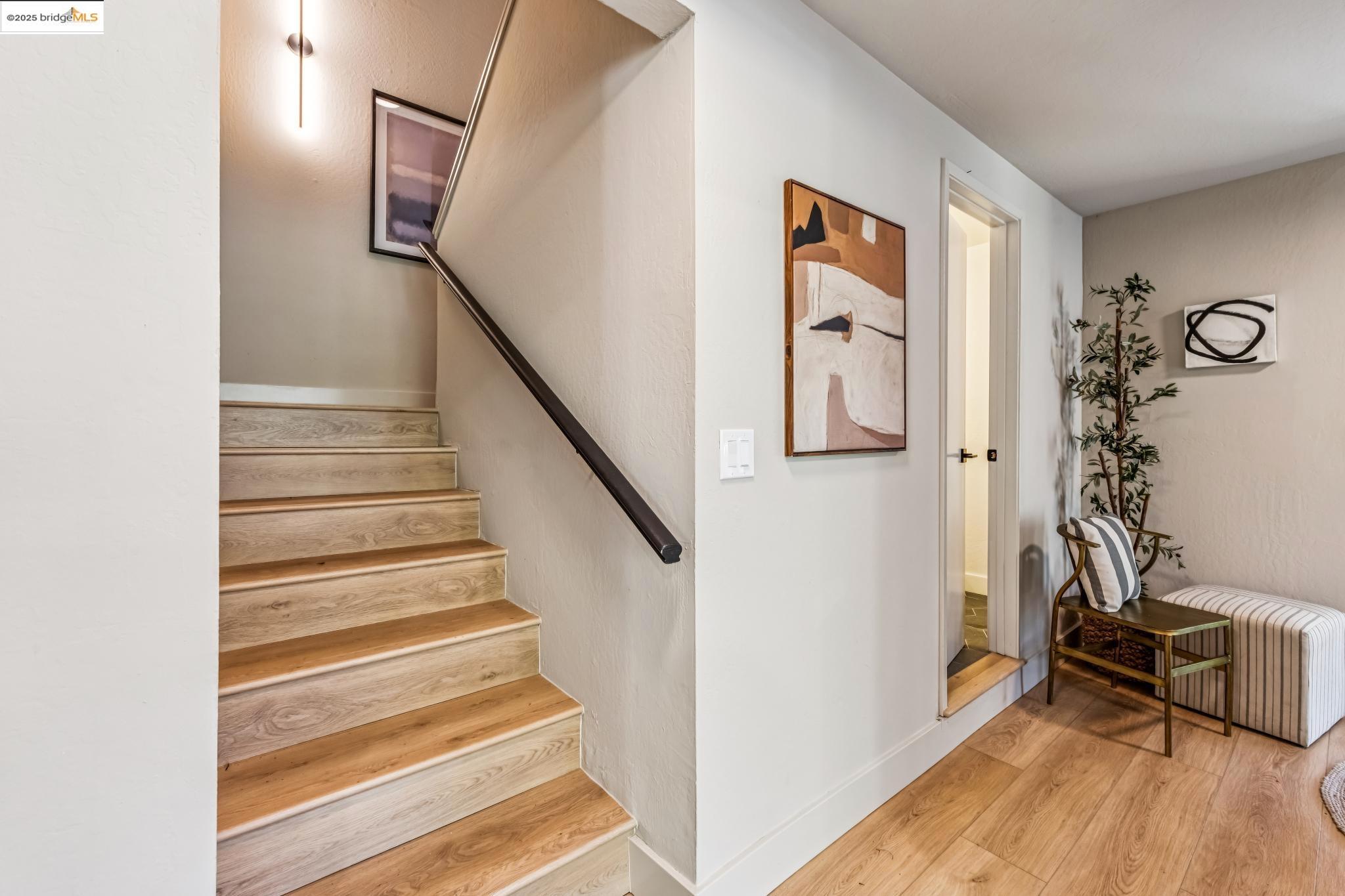 Detail Gallery Image 18 of 41 For 1801 Gouldin Rd, Oakland,  CA 94611 - 4 Beds | 2/1 Baths