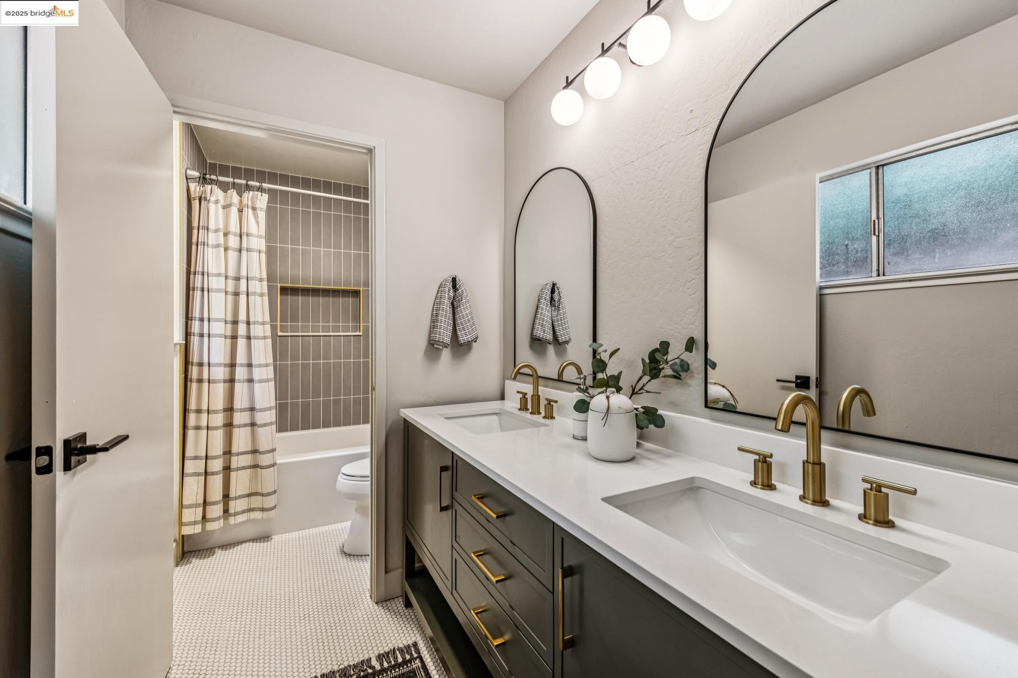 Detail Gallery Image 22 of 41 For 1801 Gouldin Rd, Oakland,  CA 94611 - 4 Beds | 2/1 Baths