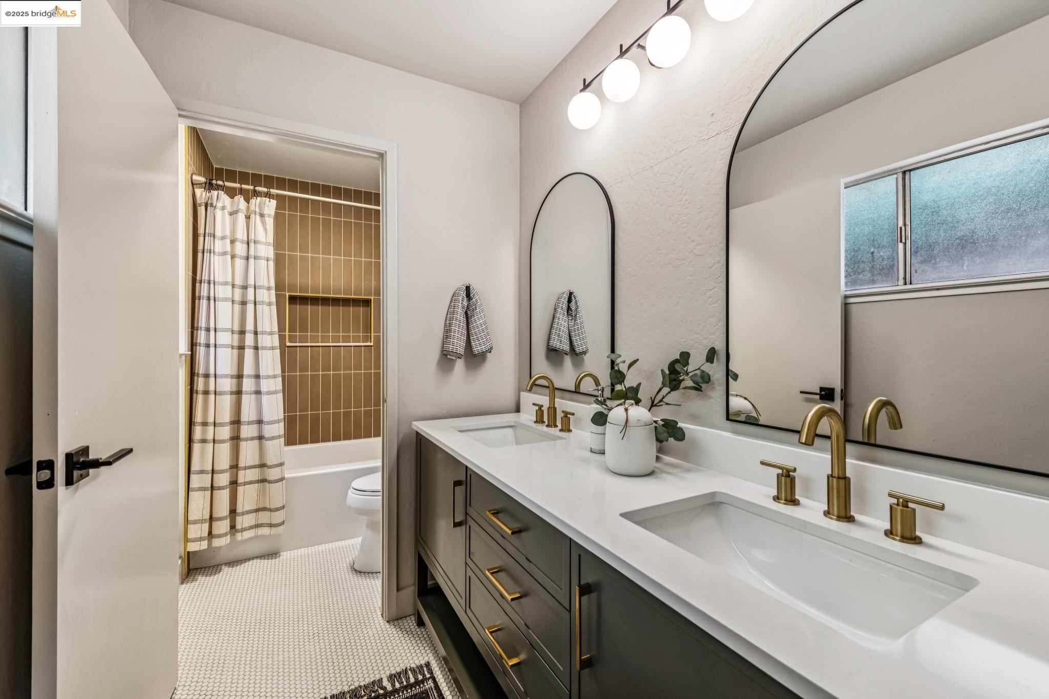 Detail Gallery Image 22 of 41 For 1801 Gouldin Rd, Oakland,  CA 94611 - 4 Beds | 2/1 Baths