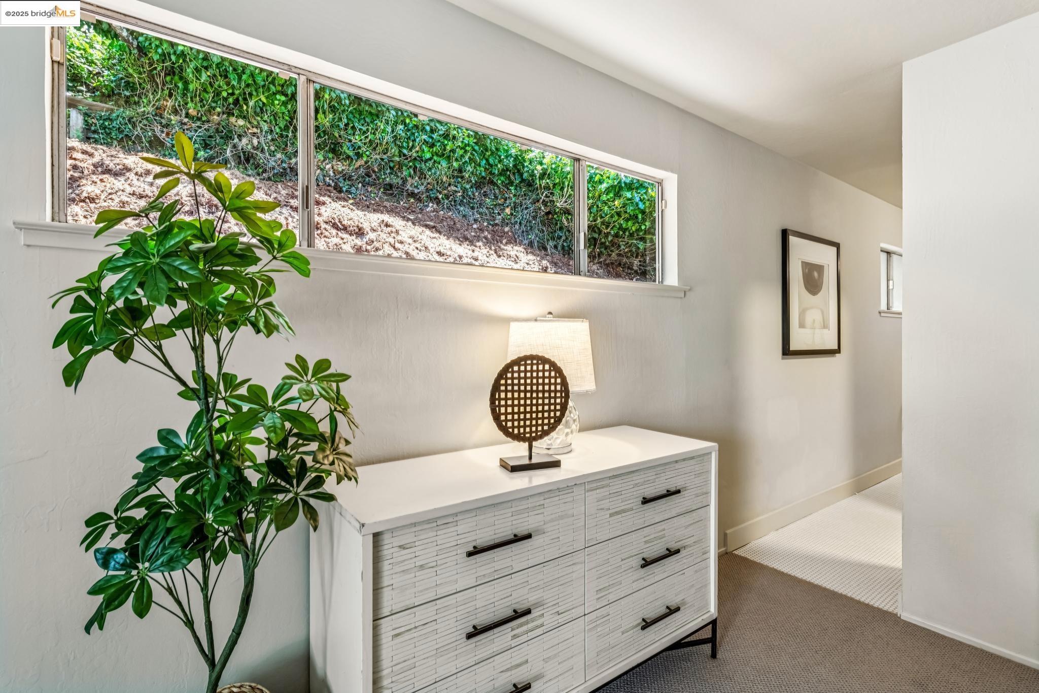 Detail Gallery Image 24 of 41 For 1801 Gouldin Rd, Oakland,  CA 94611 - 4 Beds | 2/1 Baths