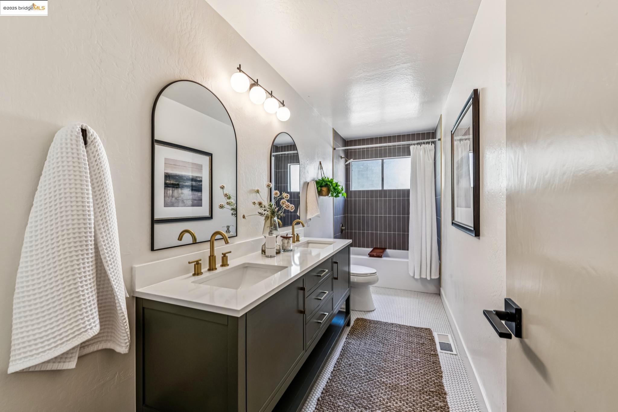 Detail Gallery Image 28 of 41 For 1801 Gouldin Rd, Oakland,  CA 94611 - 4 Beds | 2/1 Baths
