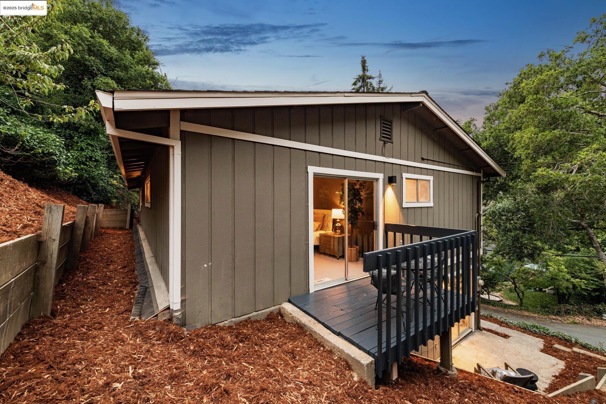 Detail Gallery Image 38 of 41 For 1801 Gouldin Rd, Oakland,  CA 94611 - 4 Beds | 2/1 Baths