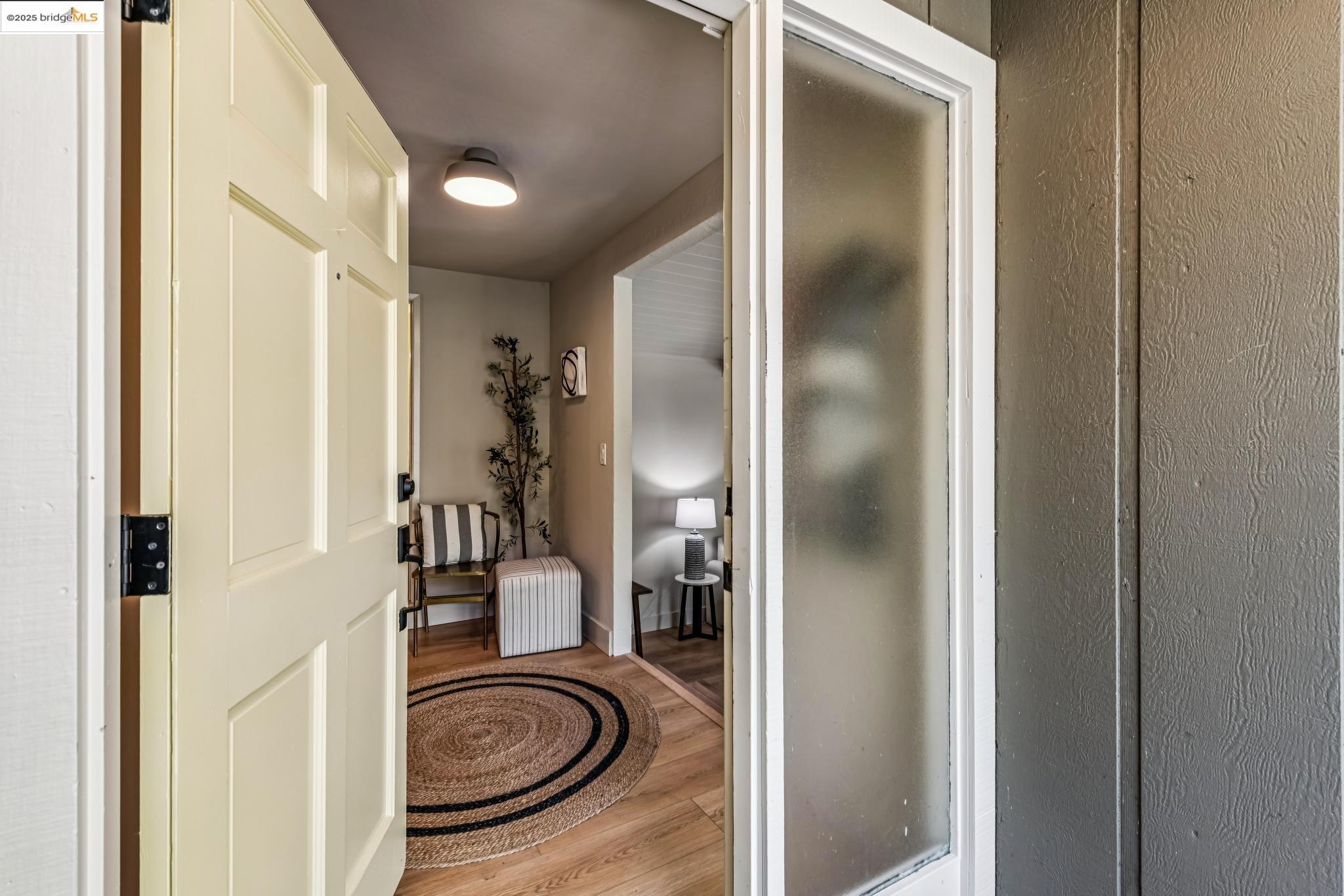 Detail Gallery Image 5 of 41 For 1801 Gouldin Rd, Oakland,  CA 94611 - 4 Beds | 2/1 Baths