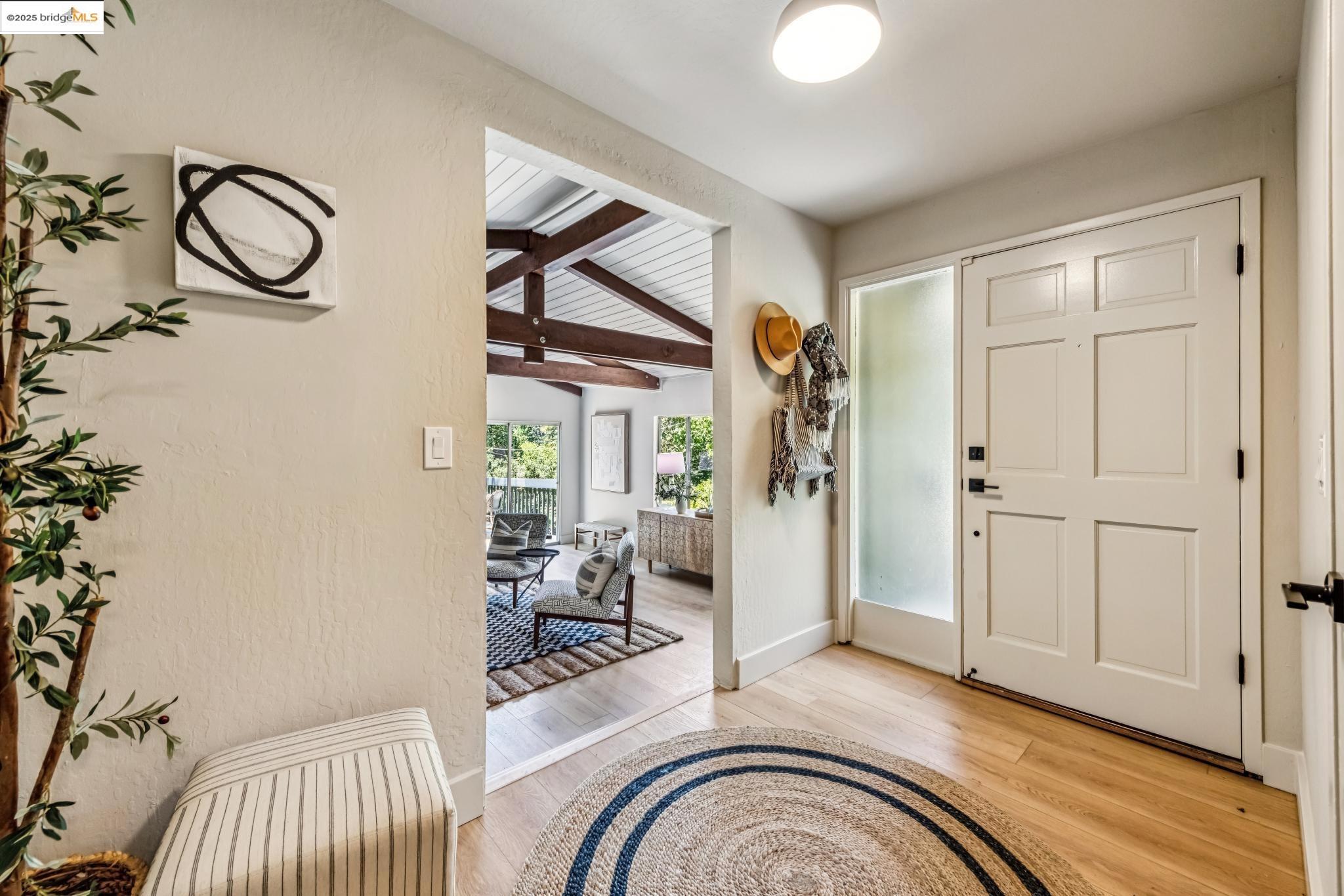Detail Gallery Image 6 of 41 For 1801 Gouldin Rd, Oakland,  CA 94611 - 4 Beds | 2/1 Baths