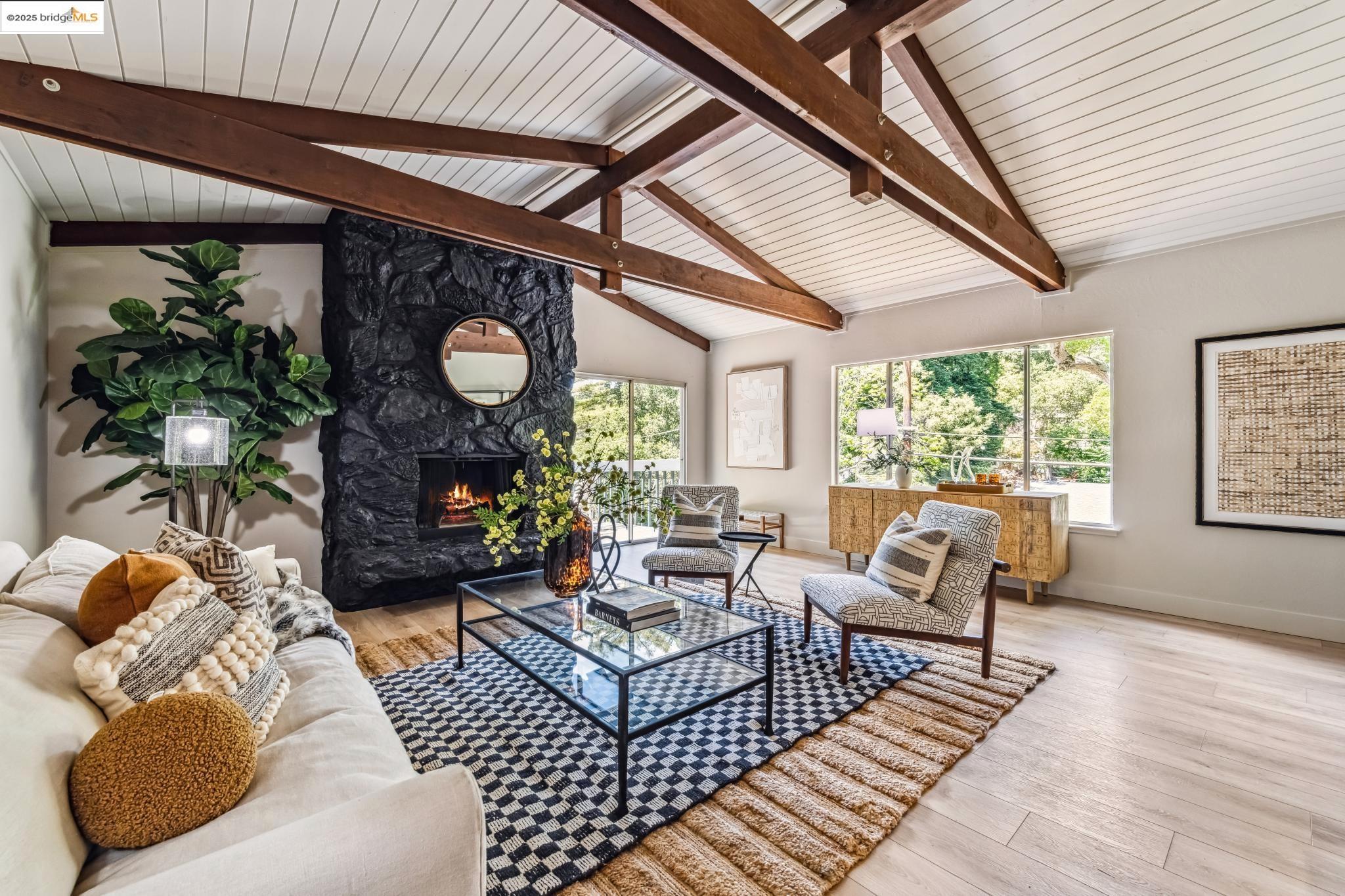 Detail Gallery Image 7 of 41 For 1801 Gouldin Rd, Oakland,  CA 94611 - 4 Beds | 2/1 Baths